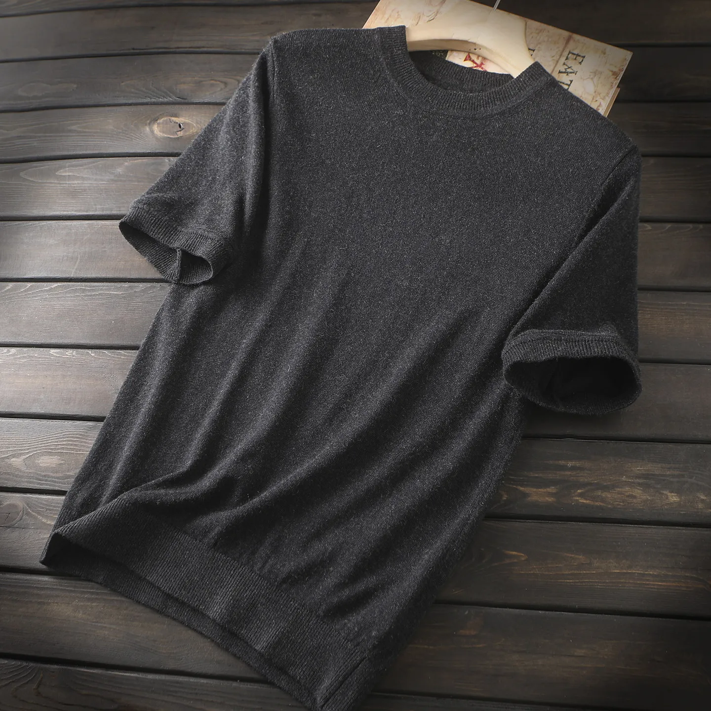 Silk + cashmere Italian high-end men's spring and summer crew neck knitted short-sleeved T-shirt
Silk + cashmere Italian high-end men's spring and summer crew neck knitted short-sleeved T-shirt