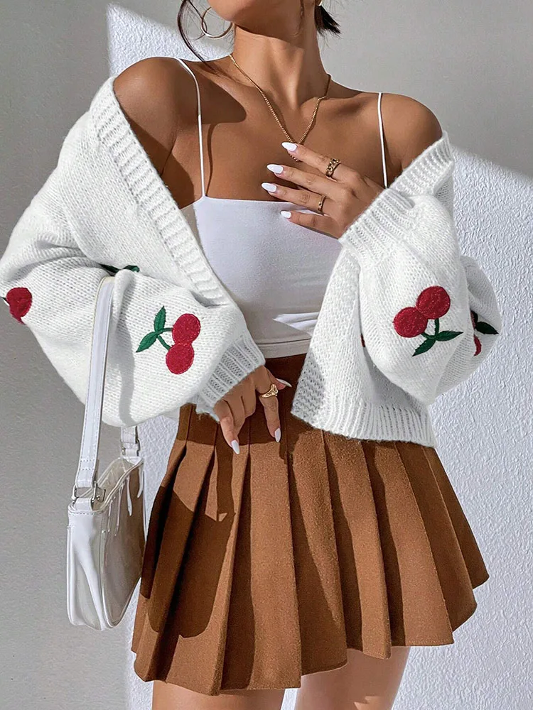 Открытый кардиган с низкими плечами и вышивкой вишни, женская свободная вязаная верхняя одежда, удобный трикотаж для повседневной одежды 
Открытый кардиган с низкими плечами и вышивкой вишни, женская свободная вязаная верхняя одежда, удобный трикотаж для повседневной одежды