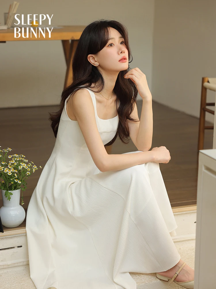Women French Style Square Neck Sleeveless Maxi Dress Spring High-Waist Slim Fit Dress Elegant White Long Dress for Petite Ladies
Women French Style Square Neck Sleeveless Maxi Dress Spring High-Waist Slim Fit Dress Elegant White Long Dress for Petite Ladies