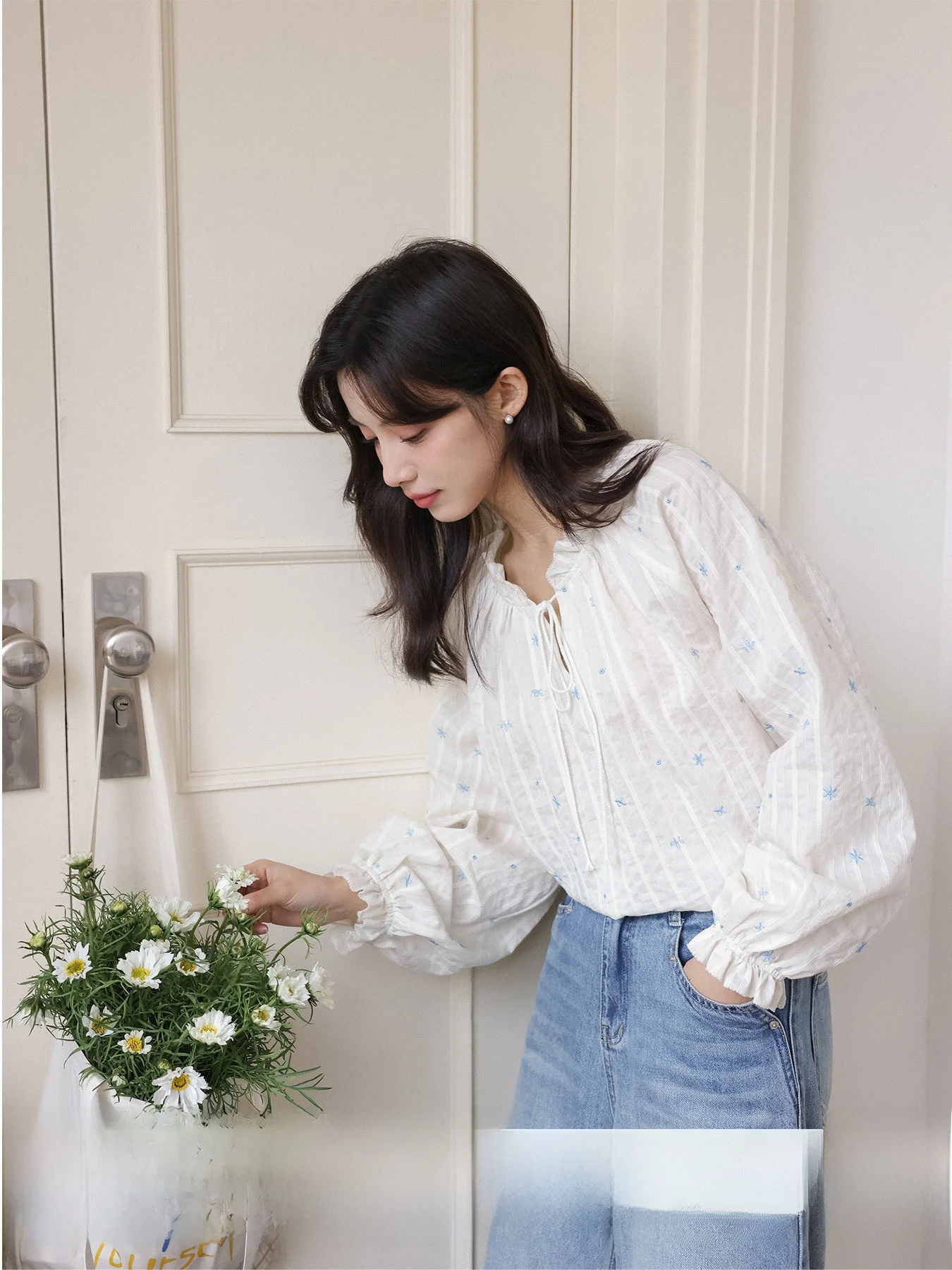 Eternal Summer Women's Cotton Feel Texture Shirt Embroidered Flower Design Spring Unique Small Top Breathable Long Sleeve Blouse
Eternal Summer Women's Cotton Feel Texture Shirt Embroidered Flower Design Spring Unique Small Top Breathable Long Sleeve Blouse
