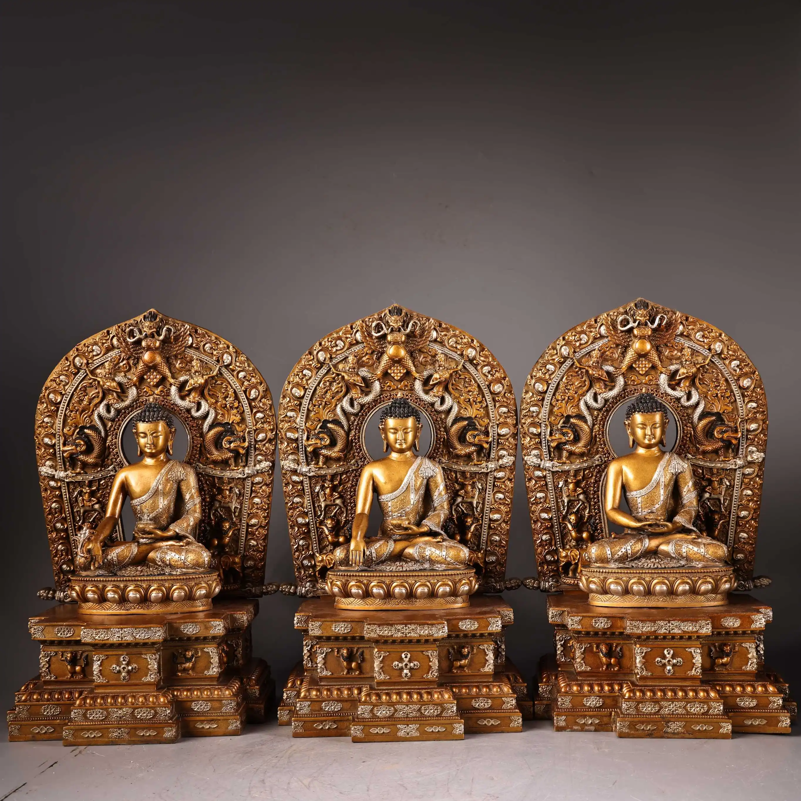 16"Old China Bronze Outline in gold Silver Painted Phra Sompo Shakyamuni Amitabha Buddha Backlit Sitting Buddha Worship Hall
16"Old China Bronze Outline in gold Silver Painted Phra Sompo Shakyamuni Amitabha Buddha Backlit Sitting Buddha Worship Hall