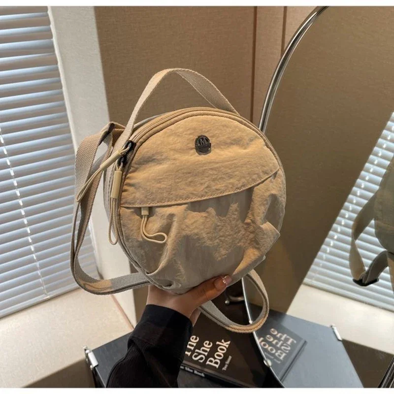 2025 New Fashion Commuter Canvas Round Bag: Women's Niche Design, Hand-held, Pleated, Crossbody, Single-shoulder
2025 New Fashion Commuter Canvas Round Bag: Women's Niche Design, Hand-held, Pleated, Crossbody, Single-shoulder