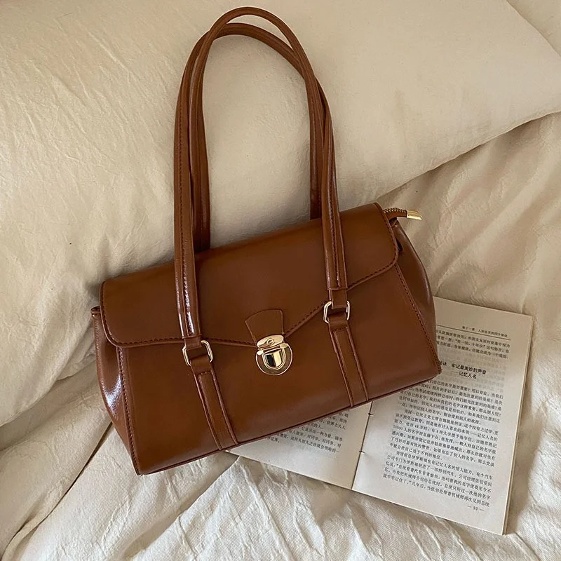 Luxury Brown Shoulder Bags for Women Solid Color Pu Leather 2025 Trend Lock Handbag Small Purse Hand Lady Designer Zipper Clutch
Luxury Brown Shoulder Bags for Women Solid Color Pu Leather 2025 Trend Lock Handbag Small Purse Hand Lady Designer Zipper Clutch