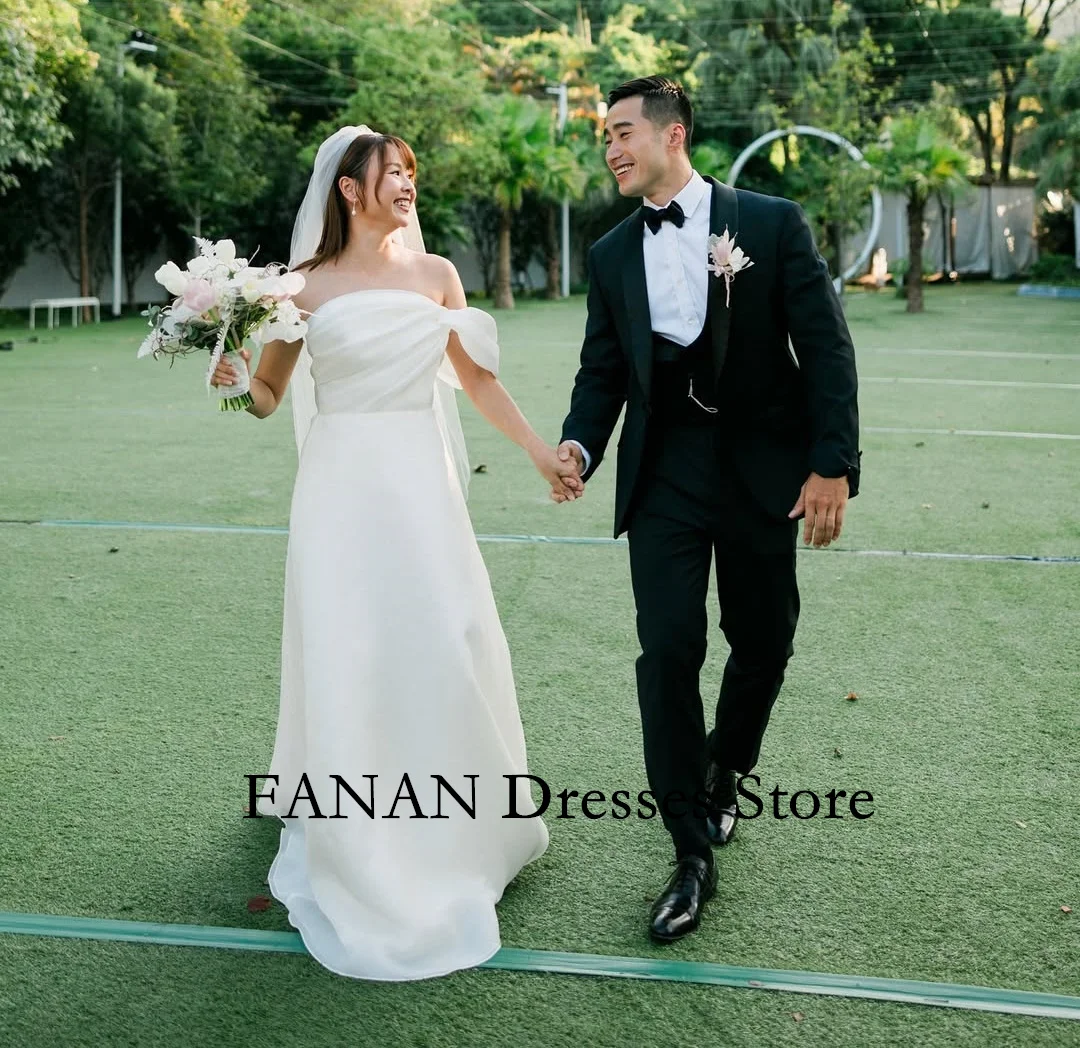 FANAN Korean One Shoulder A-Line Simple Organza Ruched Wedding Dresses 웨딩드레스 Customized Short Sleeves Bride Gowns Plus Size
FANAN Korean One Shoulder A-Line Simple Organza Ruched Wedding Dresses 웨딩드레스 Customized Short Sleeves Bride Gowns Plus Size