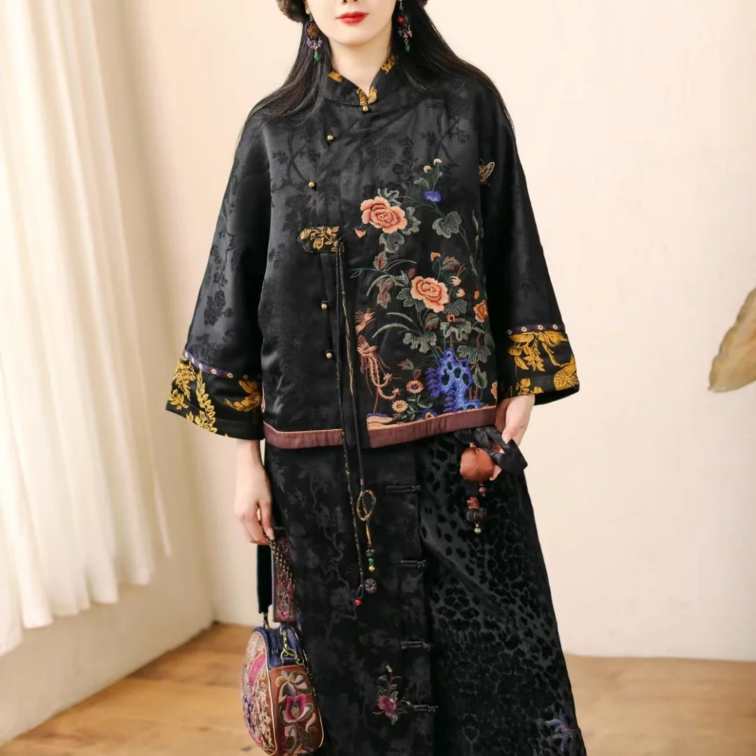 TOP Winter clothes Short padded jacket Chinese style embroidery vintage women coat Rayon jacquard Black cotton Outerwear
TOP Winter clothes Short padded jacket Chinese style embroidery vintage women coat Rayon jacquard Black cotton Outerwear