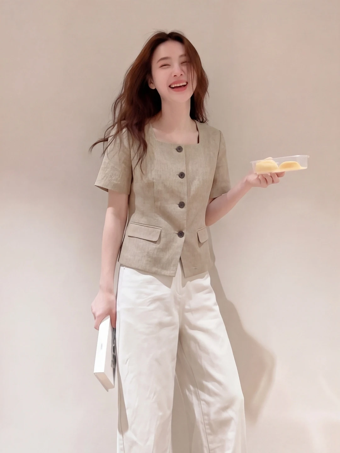 Slimming Commuter Style Short Sleeve Women's Shirt Single Button Loose Top Breathable Fashionable Business Casual Top
Slimming Commuter Style Short Sleeve Women's Shirt Single Button Loose Top Breathable Fashionable Business Casual Top