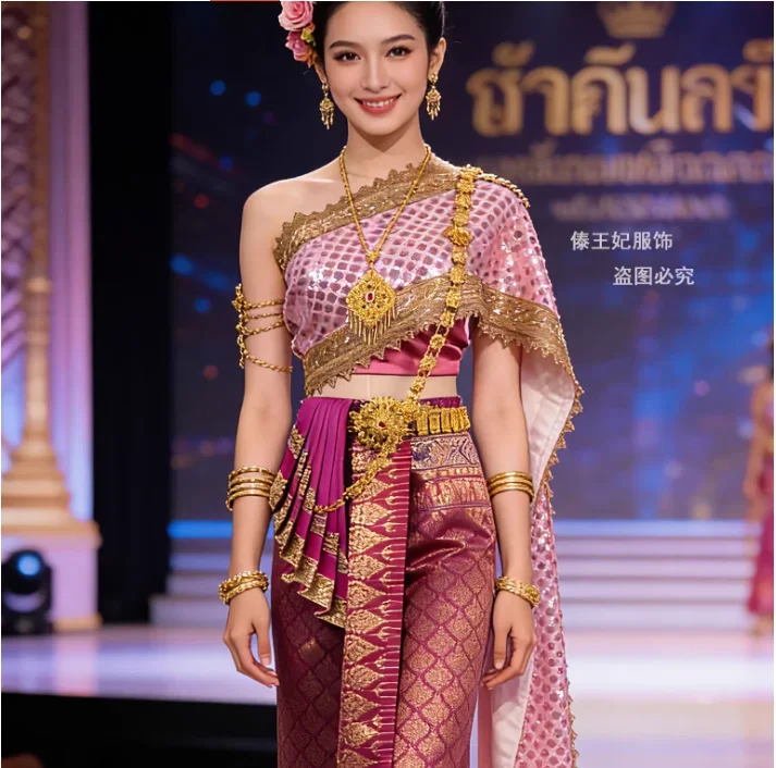 Thai Stage Runway Costumes, High-End Wedding Gowns, Toasting Gowns
Thai Stage Runway Costumes, High-End Wedding Gowns, Toasting Gowns