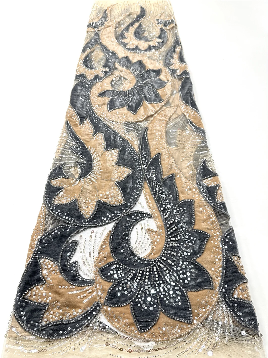 Новейшая африканская кружевная ткань высокого качества, нигерийский тюль для жениха, кружевная ткань с бусинами, французская сетчатая кружевная ткань для платья-SHIT
Новейшая африканская кружевная ткань высокого качества, нигерийский тюль для жениха, кружевная ткань с бусинами, французская сетчатая кружевная ткань для платья-SHIT