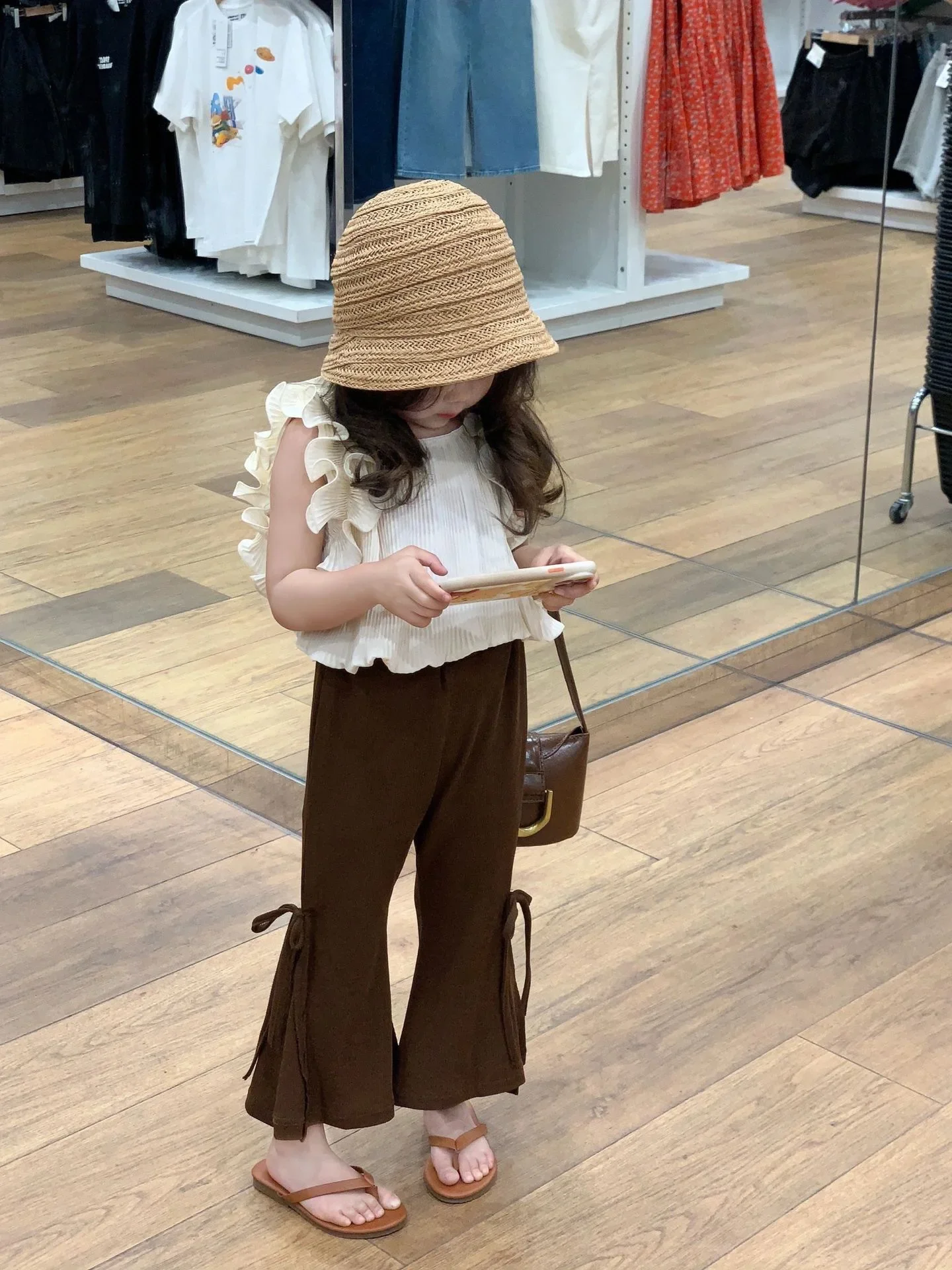 New Girls Summer Wooden Ear Edge Vest Sleeveless Crepe Doll Shirt 2-piece Set Girl Clothes Suit 2025 Summer Korean Style Clothes
New Girls Summer Wooden Ear Edge Vest Sleeveless Crepe Doll Shirt 2-piece Set Girl Clothes Suit 2025 Summer Korean Style Clothes
