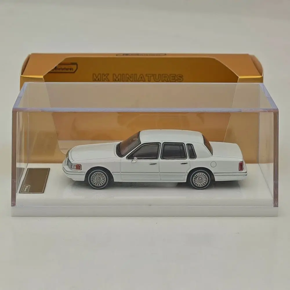 MK Miniatures 1/64 for Town Car Luxury Sedan Model Diecast Metal Car Limited Collection Auto Gift
MK Miniatures 1/64 for Town Car Luxury Sedan Model Diecast Metal Car Limited Collection Auto Gift
