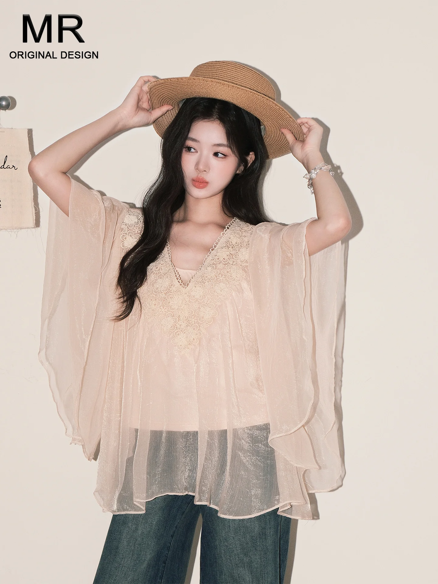 Lace Splice Ruffle V-neck Chiffon Top Women's 2026 New Summer Inner Wear Gentle Style Two-piece Set Casual Loose Fit Long Sleeve
Lace Splice Ruffle V-neck Chiffon Top Women's 2026 New Summer Inner Wear Gentle Style Two-piece Set Casual Loose Fit Long Sleeve