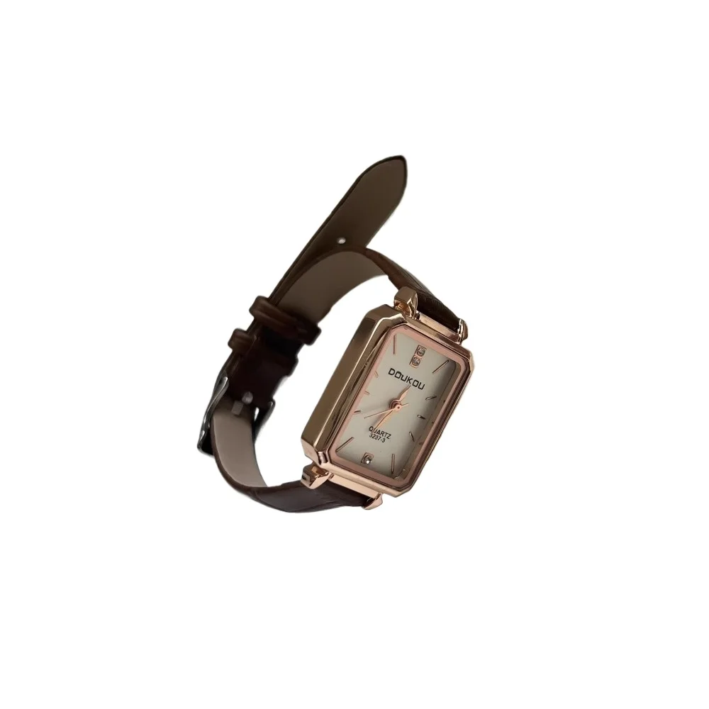 Retro women's small dial watch women's simple temperament high-end belt exquisite versatile watch
Retro women's small dial watch women's simple temperament high-end belt exquisite versatile watch