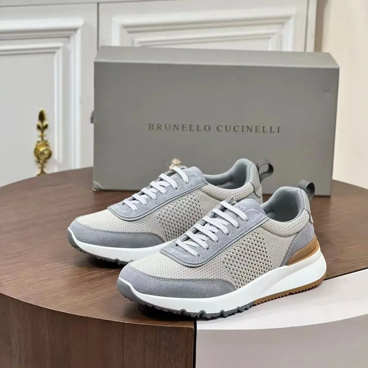 Running Shoes Men's and Women's Outdoor Sneakers Breathable Lightweight Sneakers Comfortable Wear-resistant Upper
Running Shoes Men's and Women's Outdoor Sneakers Breathable Lightweight Sneakers Comfortable Wear-resistant Upper