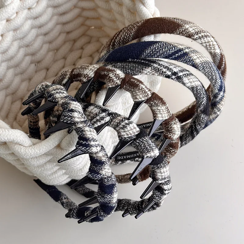 Headband Preppy Plaid Wrapped Fabric Crown Boosting Wave Grip Non Slip Comfortable Versatile Hair Band for Women Everyday
Headband Preppy Plaid Wrapped Fabric Crown Boosting Wave Grip Non Slip Comfortable Versatile Hair Band for Women Everyday