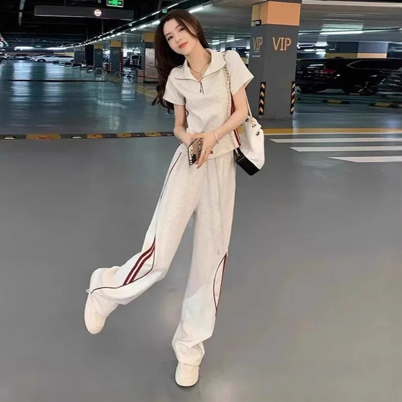 Fashion suit women's summer new Korean style polo collar top casual sports wide leg pants two-piece set new in matching sets
Fashion suit women's summer new Korean style polo collar top casual sports wide leg pants two-piece set new in matching sets