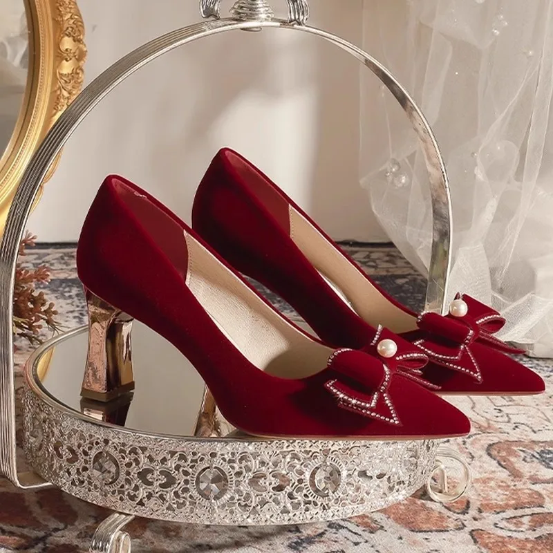 Women's Spring and Autumn New Red Rhinestone Bow Large Wedding Shoes Pointed Comfortable Shallow Mouth High Heels
Women's Spring and Autumn New Red Rhinestone Bow Large Wedding Shoes Pointed Comfortable Shallow Mouth High Heels