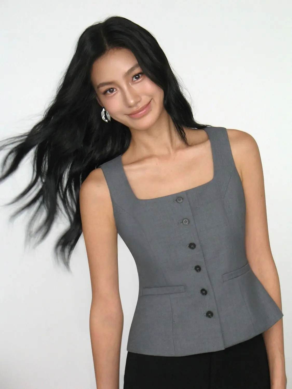 French Square Neck Sleeveless Short Suit Vest Women's Summer 2025 Retro Cardigan Vest Slim Fit Top Camisole Office Lady Elegant
French Square Neck Sleeveless Short Suit Vest Women's Summer 2025 Retro Cardigan Vest Slim Fit Top Camisole Office Lady Elegant