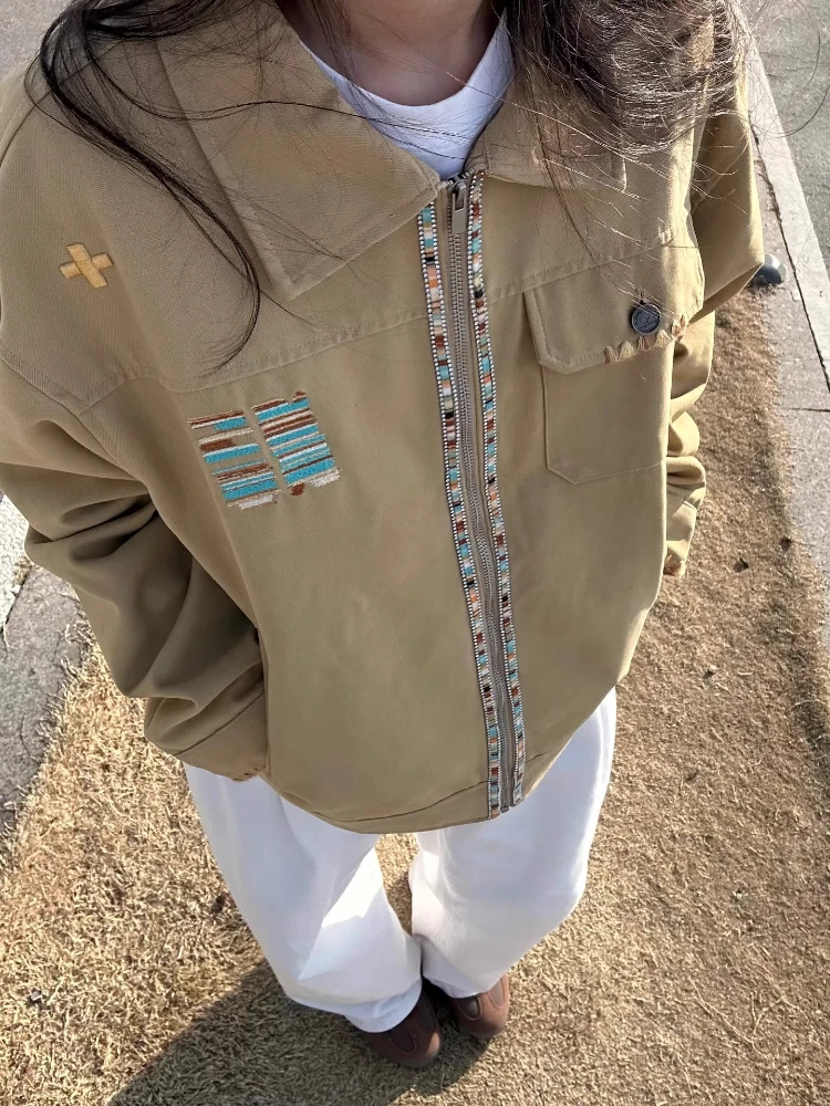 Женская куртка с вышивкой в этническом стиле в стиле ретро, женская куртка большого размера с племенной строчкой и молнией из бисера, весна-осень 202, универсальное пальто
Женская куртка с вышивкой в этническом стиле в стиле ретро, женская куртка большого размера с племенной строчкой и молнией из бисера, весна-осень 202, универсальное пальто