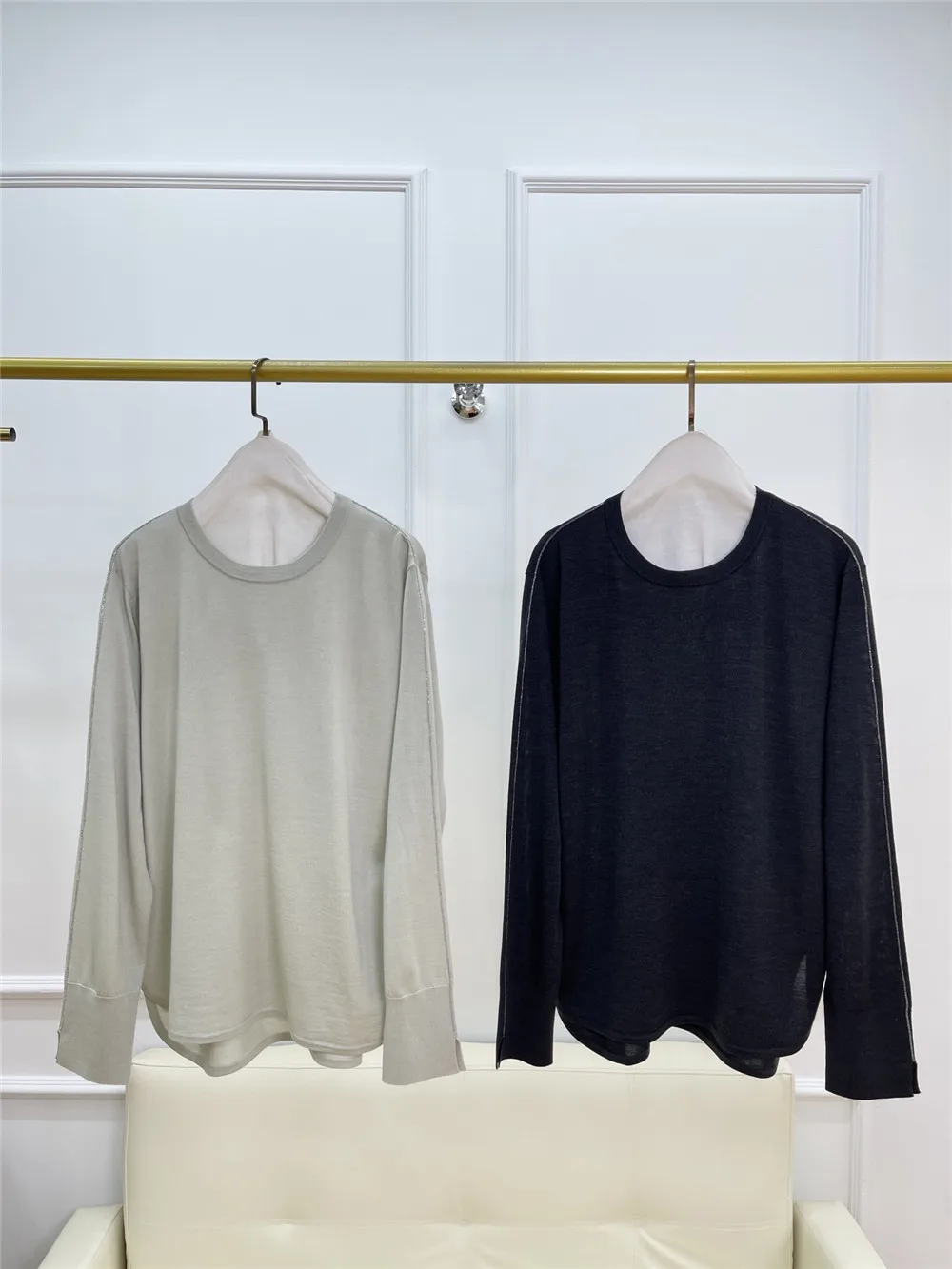 Women's O-Neck Silk Wool Knit Sweater 2025 Spring Summer Long Sleeve Beads Bottoming Shirt Pullover Top
Women's O-Neck Silk Wool Knit Sweater 2025 Spring Summer Long Sleeve Beads Bottoming Shirt Pullover Top