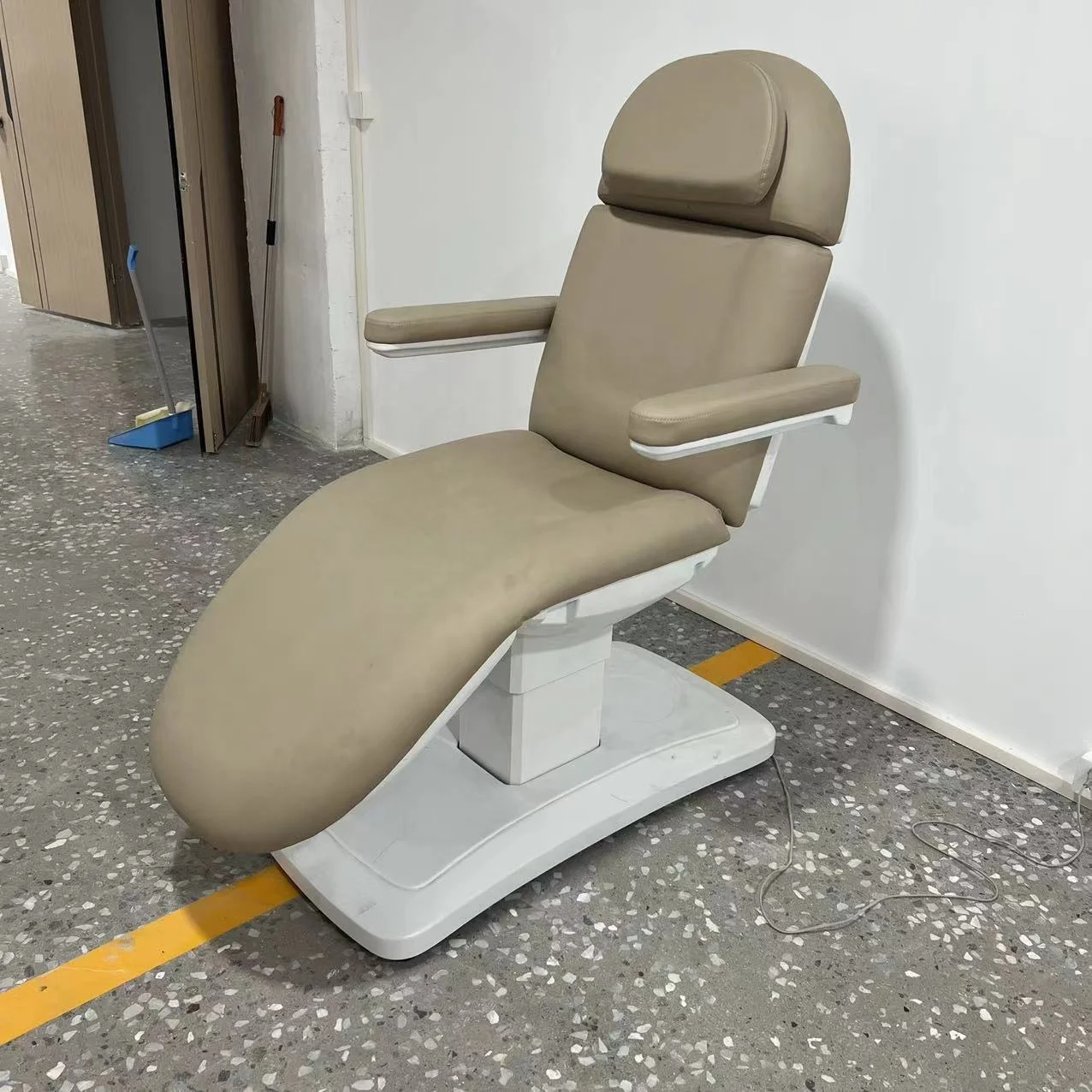 Deluxe Electric Beauty Bed Beauty Salon Furniture Massage Table Modern Hair Dryer Chair Salon Furniture Synthetic Leather
Deluxe Electric Beauty Bed Beauty Salon Furniture Massage Table Modern Hair Dryer Chair Salon Furniture Synthetic Leather