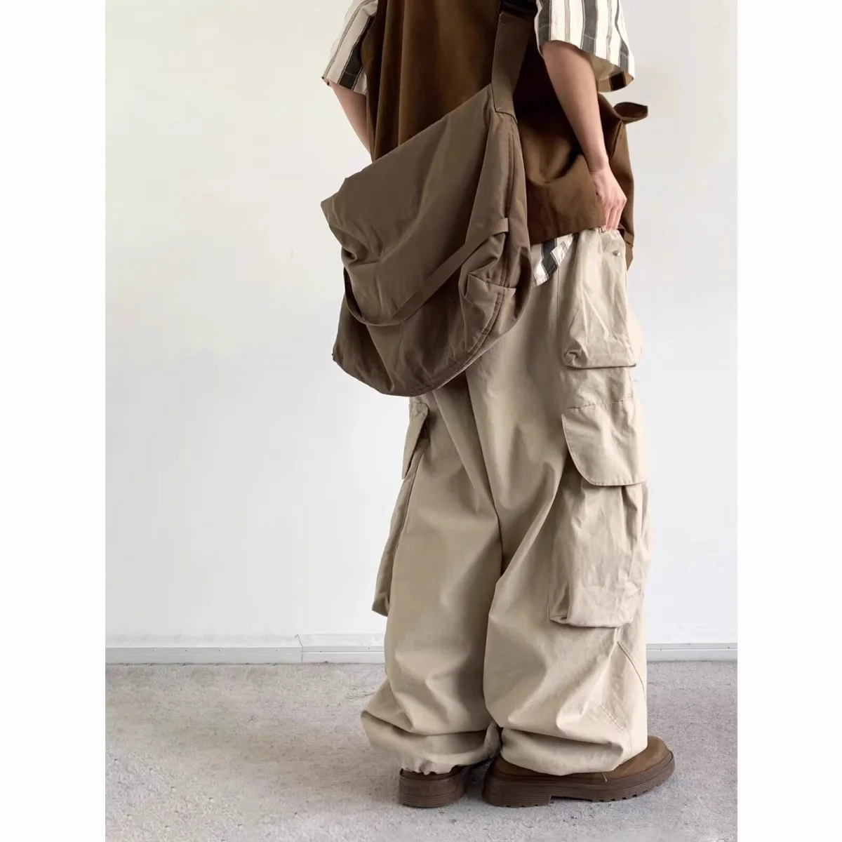 Повседневные широкие брюки цвета хаки унисекс, рабочие брюки с множеством карманов, свободные брюки на шнурке, хлопковые длинные брюки
Повседневные широкие брюки цвета хаки унисекс, рабочие брюки с множеством карманов, свободные брюки на шнурке, хлопковые длинные брюки