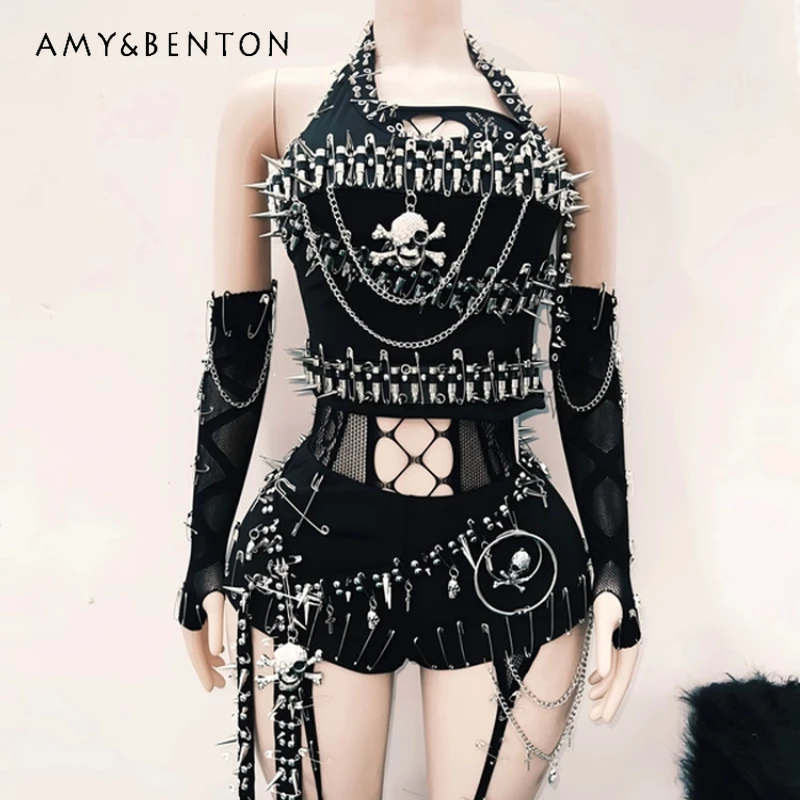 Оригинальный готический сладкий крутой цепочка с лямкой на шее, женский топ, жилет, летний новый черный сексуальный ажурный костюм с большой булавкой в стиле панк-рок, металлические шорты
Оригинальный готический сладкий крутой цепочка с лямкой на шее, женский топ, жилет, летний новый черный сексуальный ажурный костюм с большой булавкой в стиле панк-рок, металлические шорты
