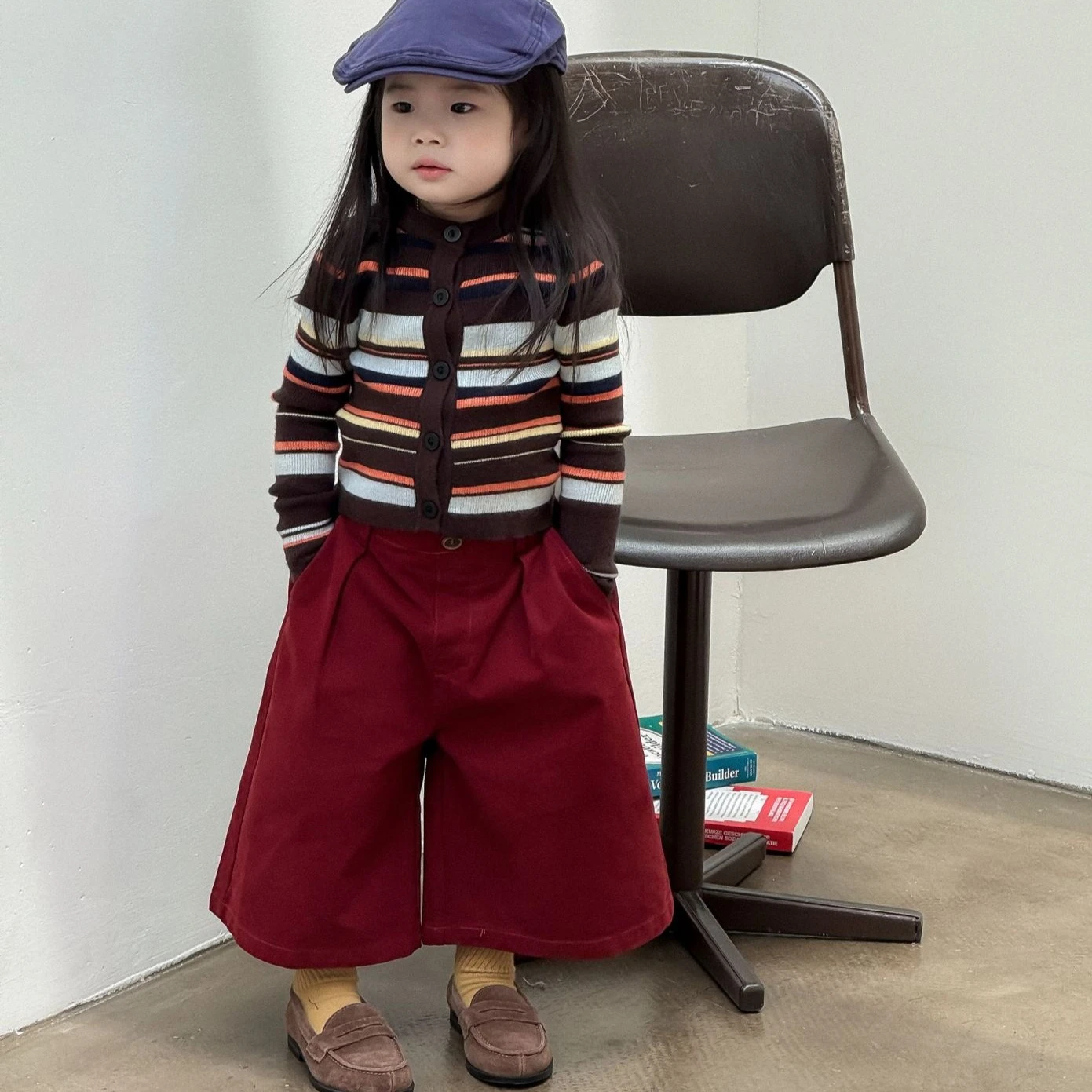 Girls Suit 2025 Autumn New Childrens Clothing Korean Style Girl Baby Color Stripe Tight Sweater Cardigan Wide Leg Pants Two Sets
Girls Suit 2025 Autumn New Childrens Clothing Korean Style Girl Baby Color Stripe Tight Sweater Cardigan Wide Leg Pants Two Sets