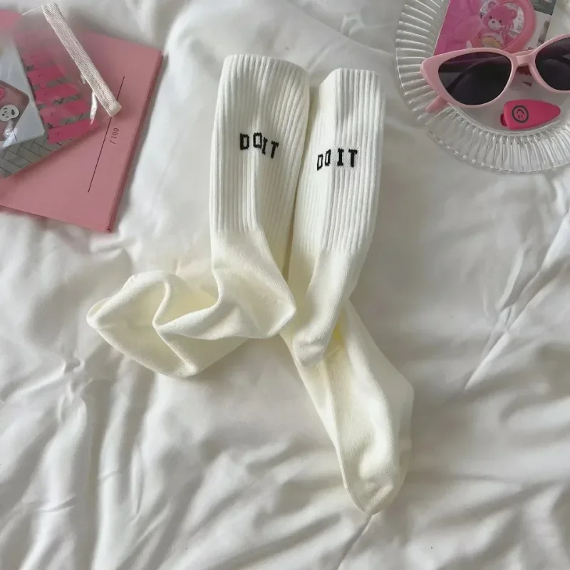 Pink Socks Women's Spring and Autumn Style Mid-tube Socks Ins Outside Wear Cotton Bottoming High Waist Letter Sports Stockings
Pink Socks Women's Spring and Autumn Style Mid-tube Socks Ins Outside Wear Cotton Bottoming High Waist Letter Sports Stockings