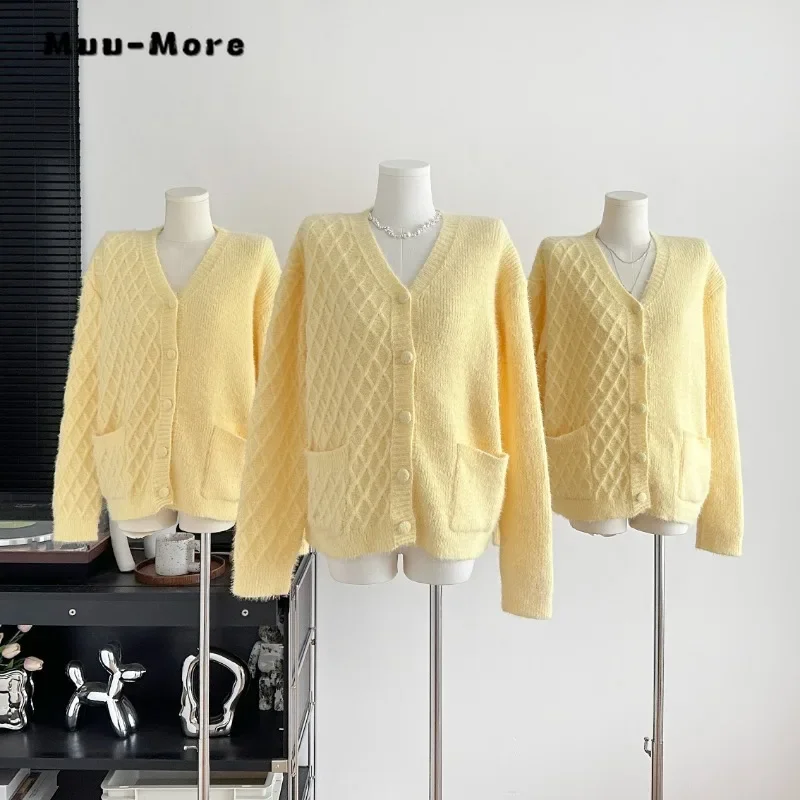 Women Luxury Sweet Yellow Knitting Long Sleeve V-Neck Cardigans 2023 Winter Casual Single Breasted Elegant Pockets Sweater
Women Luxury Sweet Yellow Knitting Long Sleeve V-Neck Cardigans 2023 Winter Casual Single Breasted Elegant Pockets Sweater