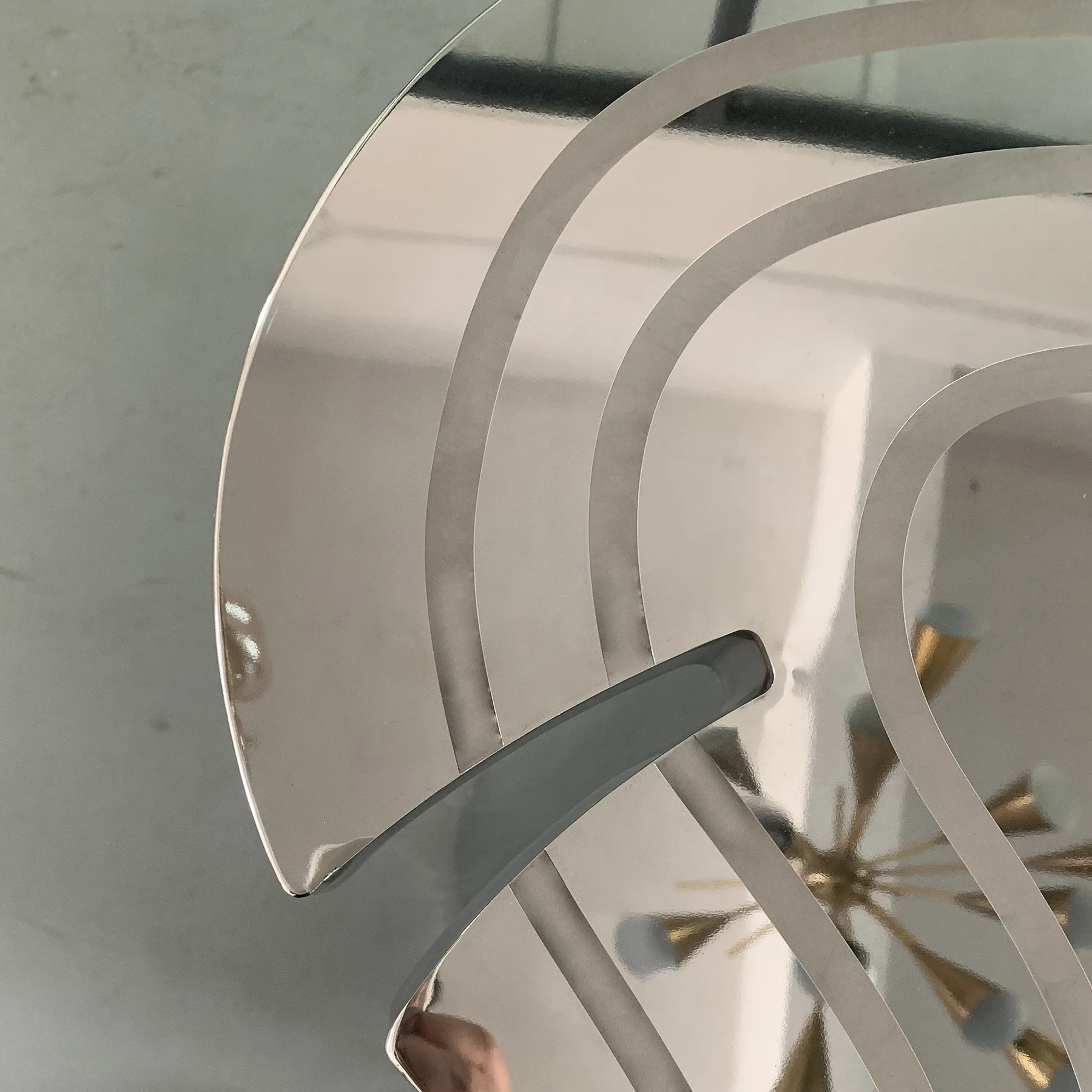 Light luxury entrance designer stainless steel entrance table against the wall simple end view 
Light luxury entrance designer stainless steel entrance table against the wall simple end view