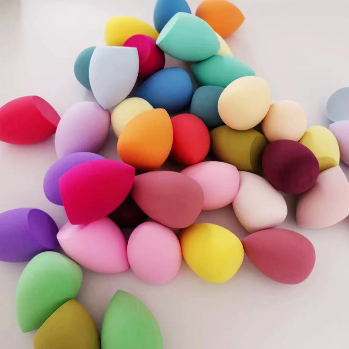 4/6 Makeup Beauty Blender Sponge, Non-Absorbent, Expands with Water, Dual Use for Dry and Wet Application.
4/6 Makeup Beauty Blender Sponge, Non-Absorbent, Expands with Water, Dual Use for Dry and Wet Application.