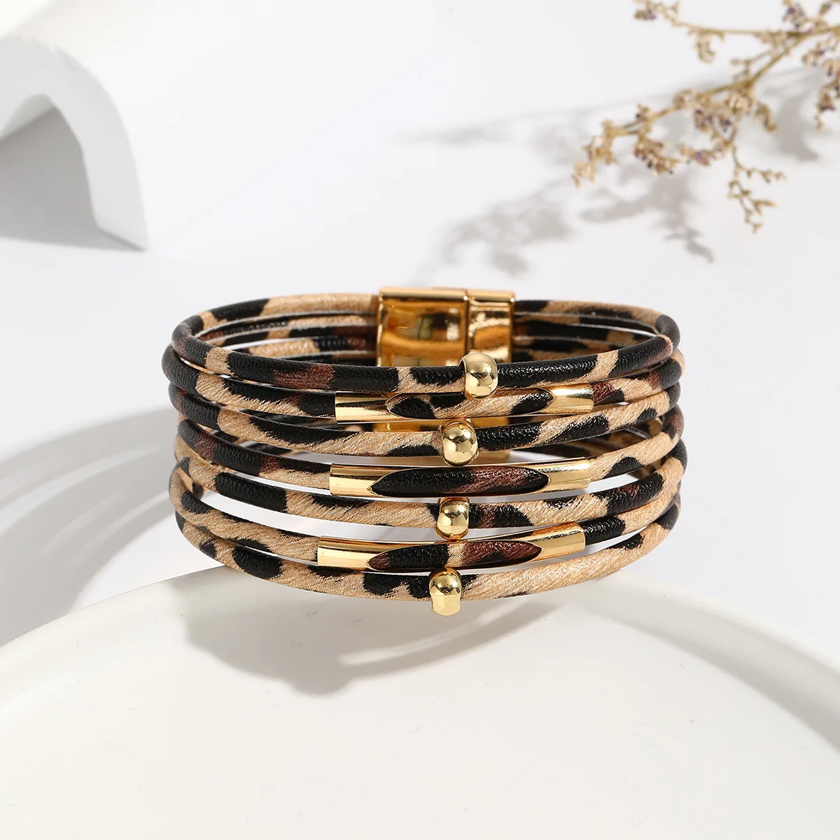 2026 New Women's Bracelet, Leopard Print Leather Band, Copper Tube and Bead Accents, Multi-Layer, Magnetic Clasp
2026 New Women's Bracelet, Leopard Print Leather Band, Copper Tube and Bead Accents, Multi-Layer, Magnetic Clasp