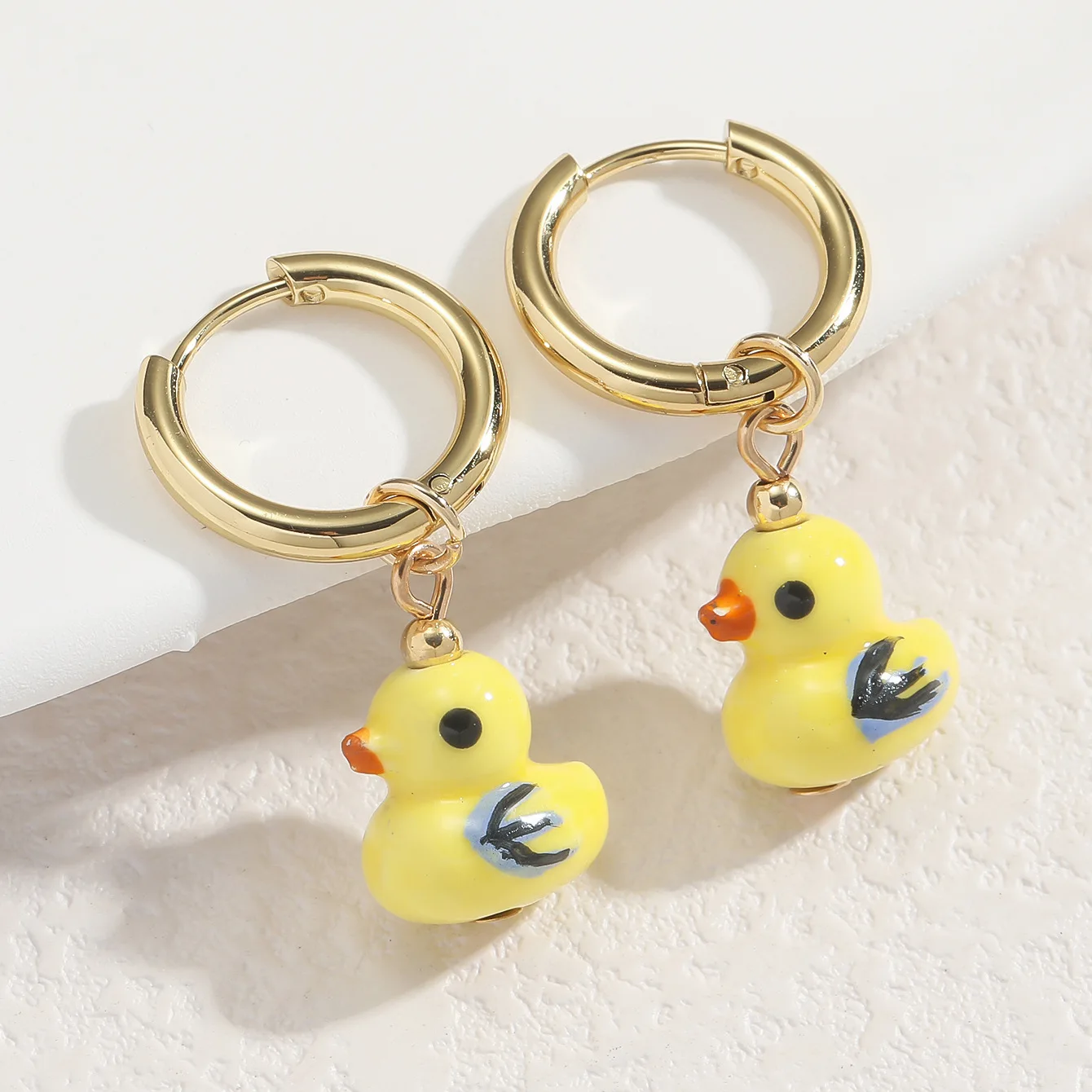 Funny Small Duck Pendant Small Hoop Earring Creative Hand-painted Ceramics Duck Cute Earrings Wholesale Statement Jewelry 2025
Funny Small Duck Pendant Small Hoop Earring Creative Hand-painted Ceramics Duck Cute Earrings Wholesale Statement Jewelry 2025