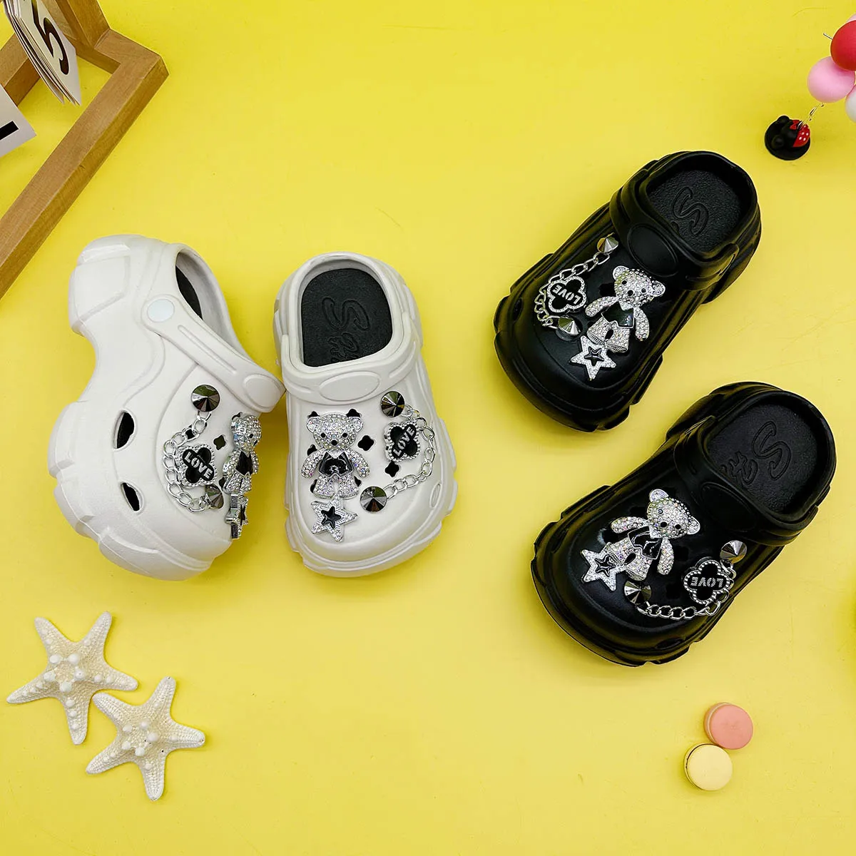 New Stylish Versatile Cartoon Rhinestone Bear Clogs with Soft Non-Slip Soles, Closed-Toe Sandals for Boys and Girls, Model 606
New Stylish Versatile Cartoon Rhinestone Bear Clogs with Soft Non-Slip Soles, Closed-Toe Sandals for Boys and Girls, Model 606