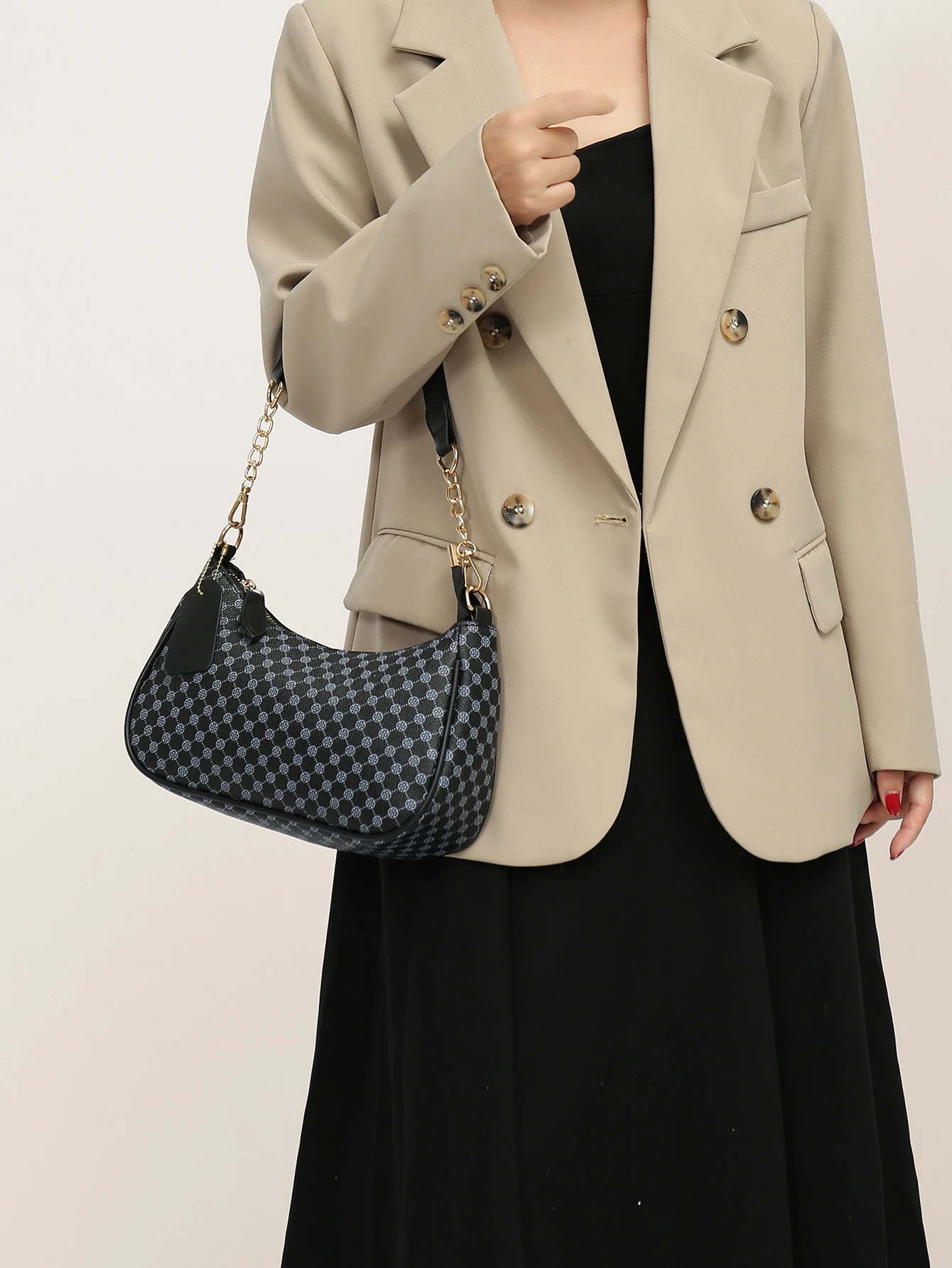 Элегантная женская сумка через плечо с винтажным принтом, модная и изысканная универсальная квадратная сумка через плечо
Элегантная женская сумка через плечо с винтажным принтом, модная и изысканная универсальная квадратная сумка через плечо