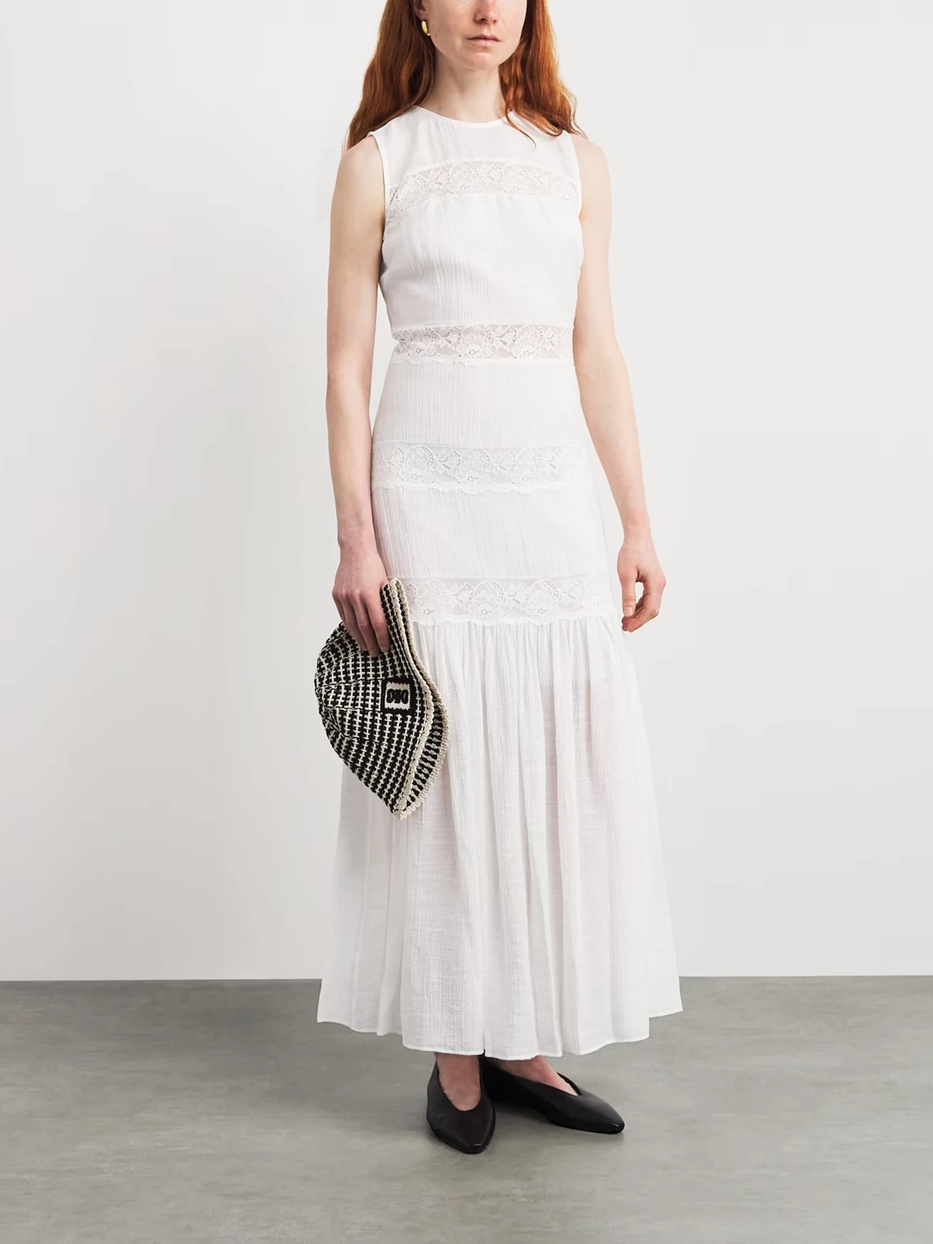 Elegant Lace Sleeveless Long Dress round Neck Gown French Style Fashionable Thin Fit Ladies Dress for Date And Shopping
Elegant Lace Sleeveless Long Dress round Neck Gown French Style Fashionable Thin Fit Ladies Dress for Date And Shopping
