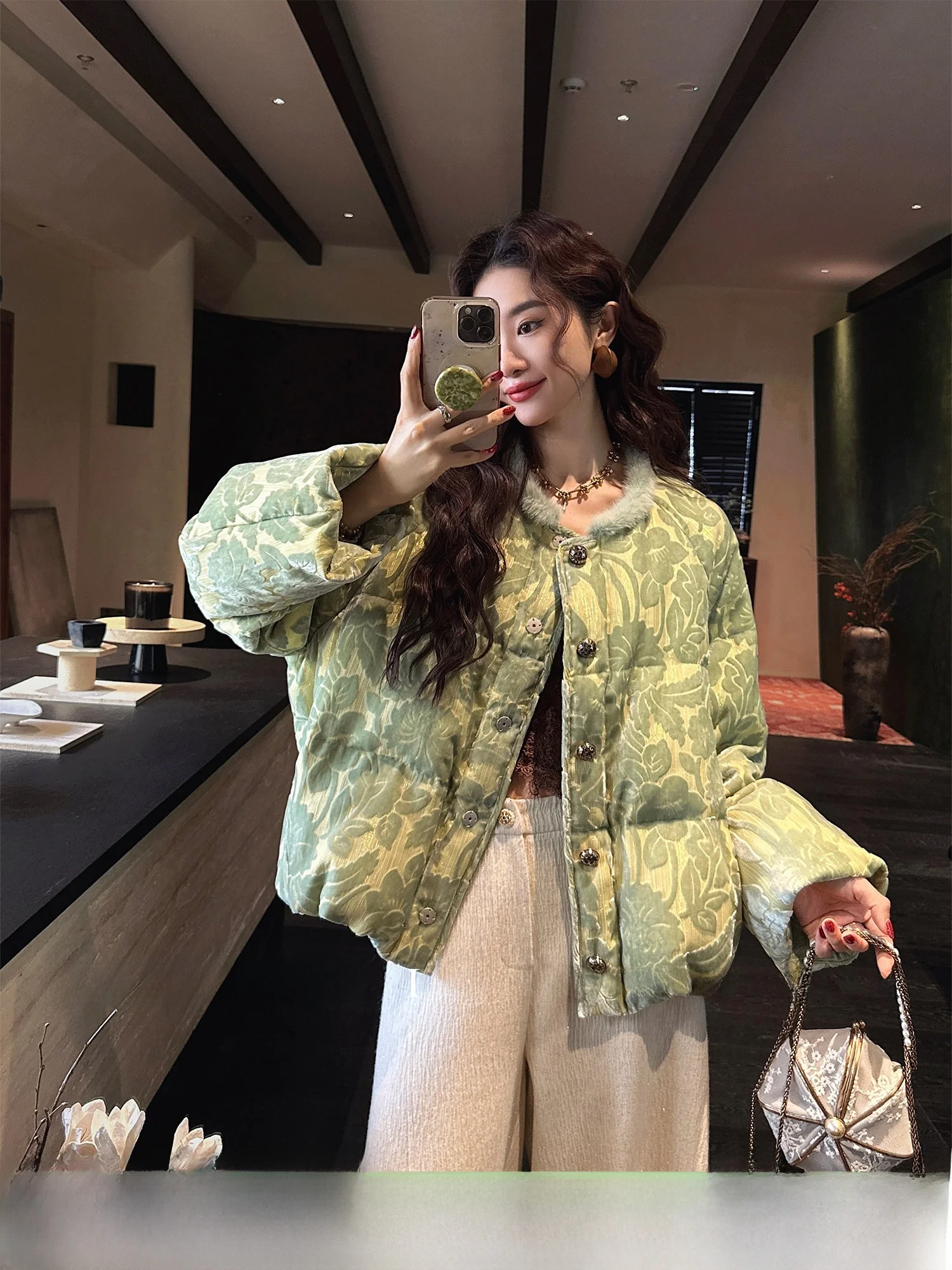 New Chinese Style Gold Thread Burned Flower down Jacket Women's Black Flower Winter Outerwear Trendy Commute Style 90% down
New Chinese Style Gold Thread Burned Flower down Jacket Women's Black Flower Winter Outerwear Trendy Commute Style 90% down