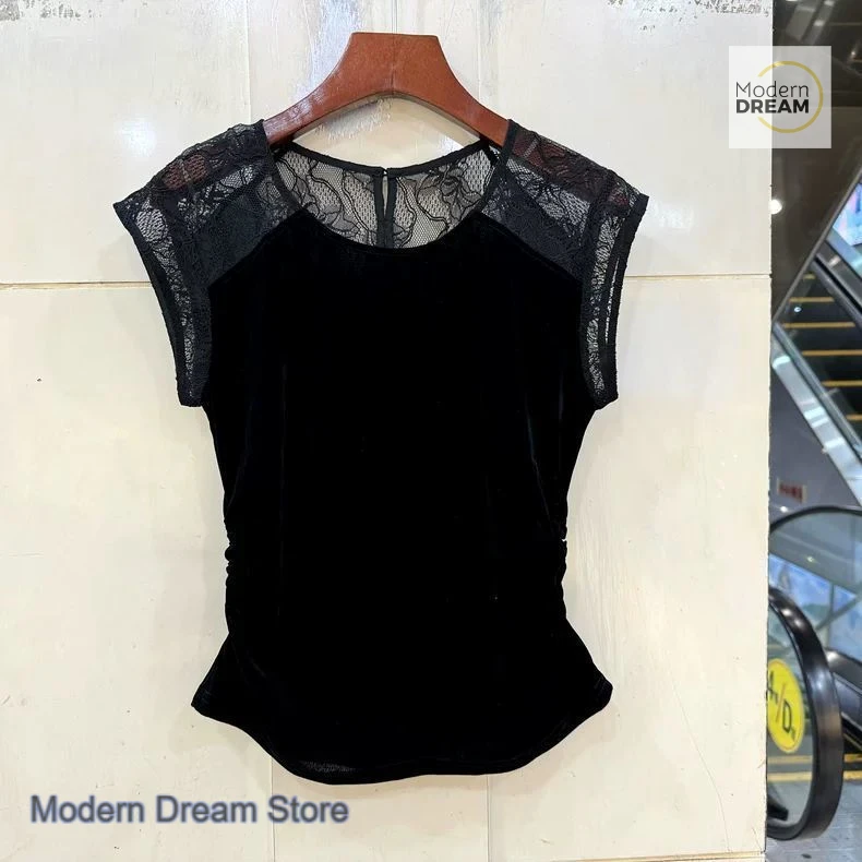 Korean design sense lace stitching velvet flying sleeve pleated T-shirt female spring and summer new slim fat mm bottoming shirt
Korean design sense lace stitching velvet flying sleeve pleated T-shirt female spring and summer new slim fat mm bottoming shirt