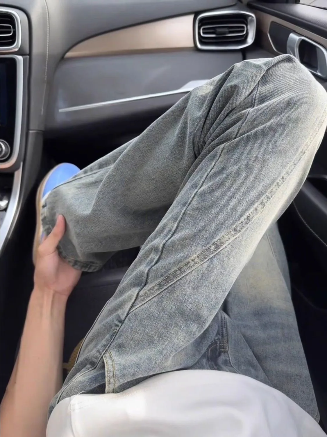 Синие мужские джинсы в стиле ретро, весна-осень, прямые брюки-клеш, крутой дизайн, тонкие джинсовые молодежные модные джинсы High Street Vibe
Синие мужские джинсы в стиле ретро, весна-осень, прямые брюки-клеш, крутой дизайн, тонкие джинсовые молодежные модные джинсы High Street Vibe