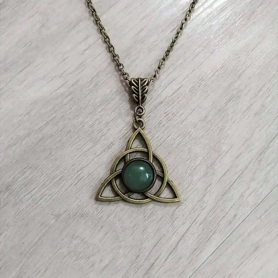 Triquetra Celtic Knot Pendant Necklace With Green Stone Vintage Bronze Boho Style
Triquetra Celtic Knot Pendant Necklace With Green Stone Vintage Bronze Boho Style