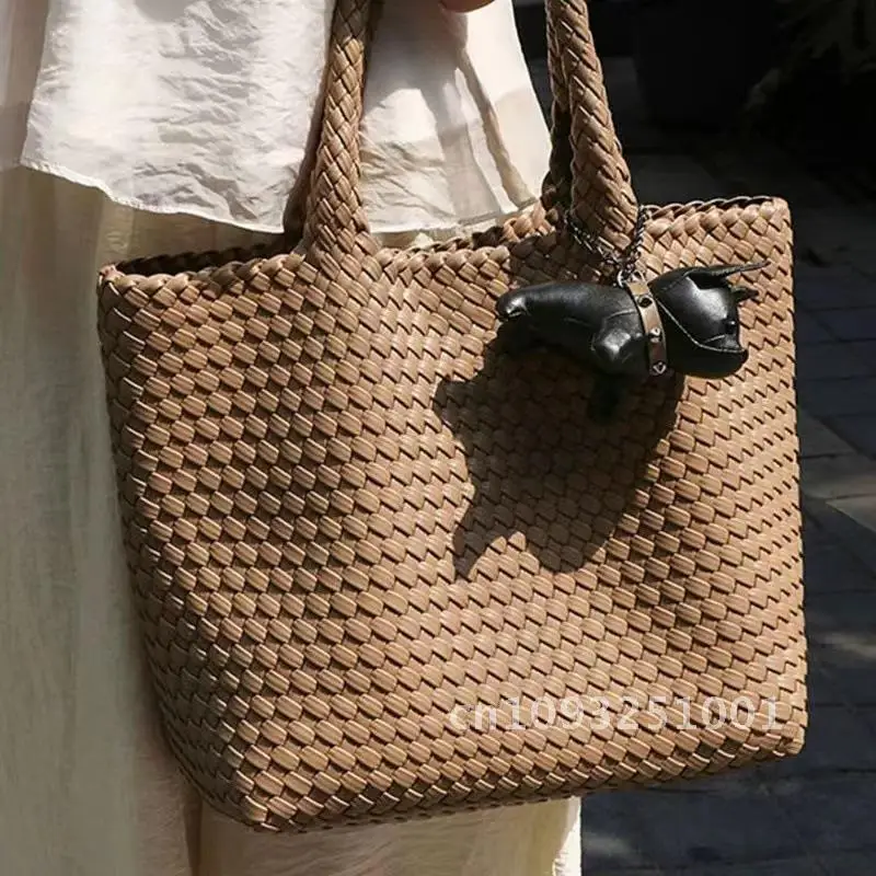 2023 Women's Large Capacity Hand Woven PU Tote Bag Vintage European Style Shoulder Bag Soft Magnetic Clasp Underarm Bag
2023 Women's Large Capacity Hand Woven PU Tote Bag Vintage European Style Shoulder Bag Soft Magnetic Clasp Underarm Bag