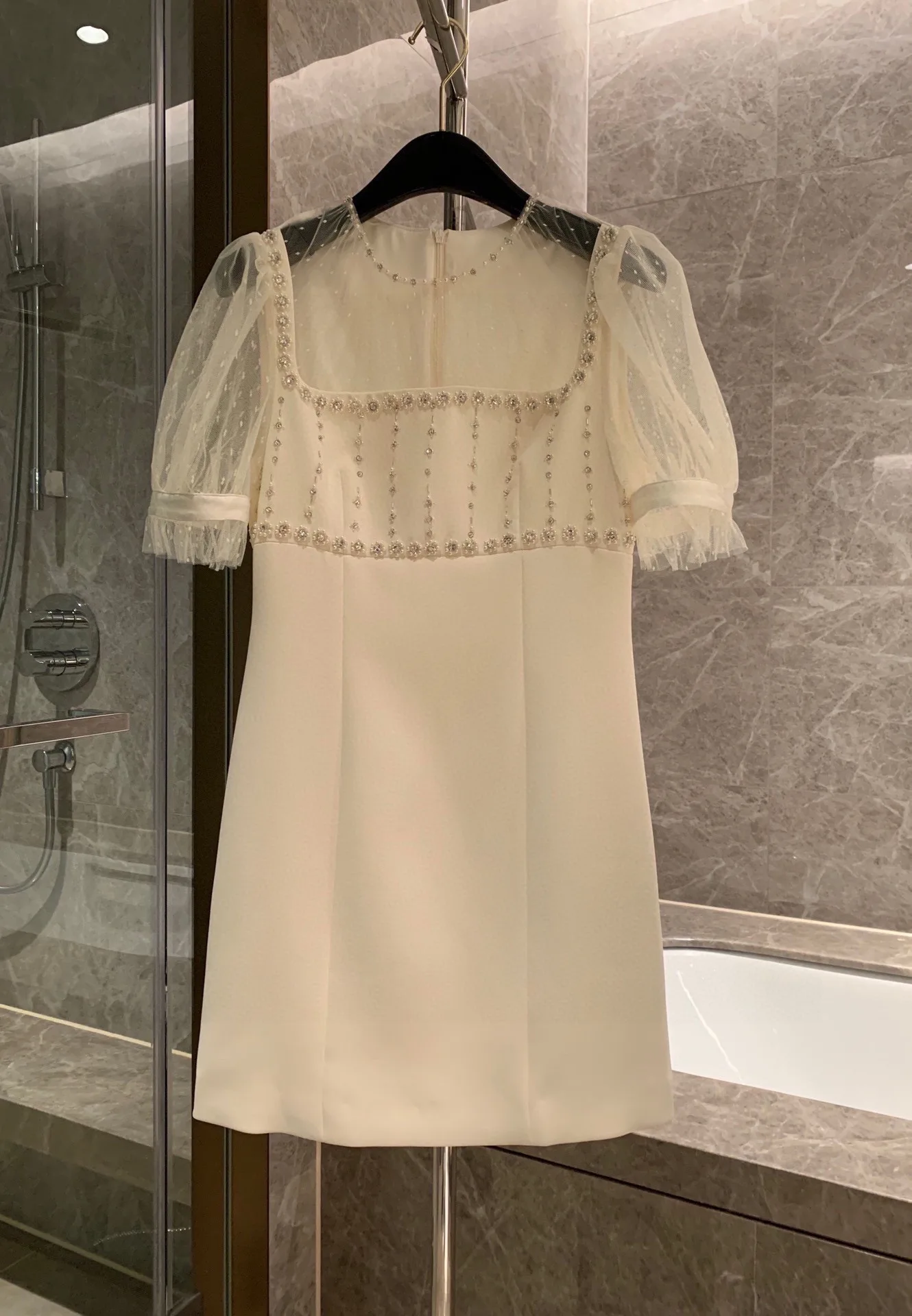 2024 Spring/Summer New Women's Wear Elegant Fashion Stitching Mesh Puff Sleeve Square Collar Dress 0409
2024 Spring/Summer New Women's Wear Elegant Fashion Stitching Mesh Puff Sleeve Square Collar Dress 0409