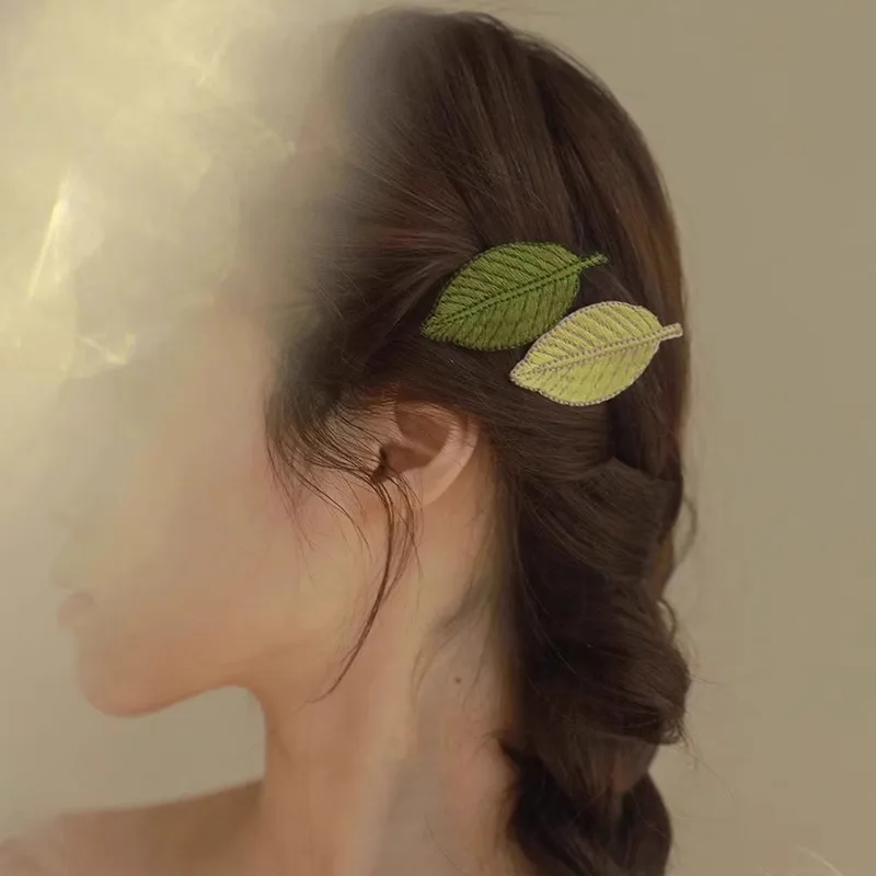 Embroidered leaves! Little fresh hair clip! Exquisite forehead, high-end feeling, leaf headpiece, broken hair clip
Embroidered leaves! Little fresh hair clip! Exquisite forehead, high-end feeling, leaf headpiece, broken hair clip