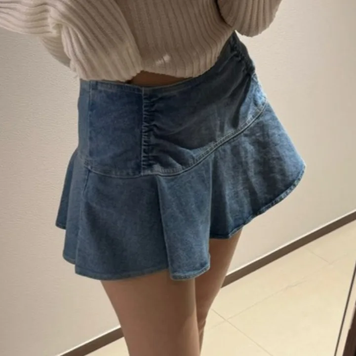 2026 New Chic Spring Summer Light Wash Distressed Sweetened Denim Skirt with Lace Trim Splicing Design Ladies mid Waist
2026 New Chic Spring Summer Light Wash Distressed Sweetened Denim Skirt with Lace Trim Splicing Design Ladies mid Waist