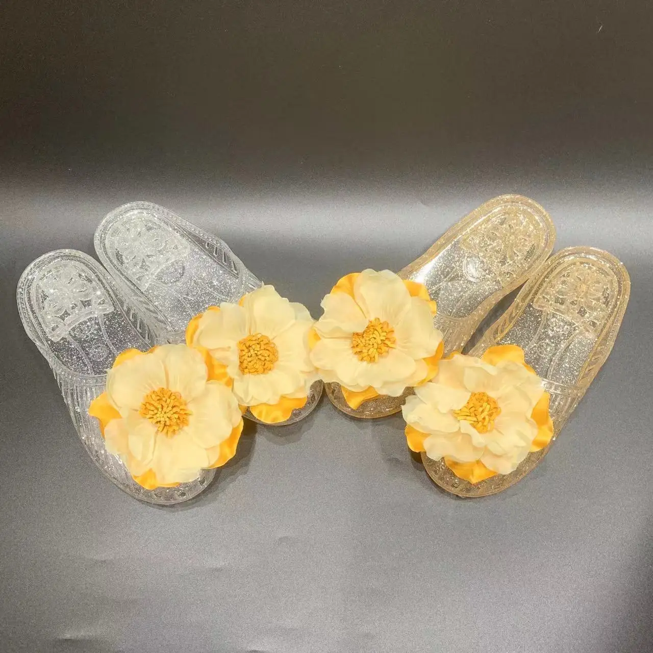 Jelly women's shoes casual new fashion outer wear women's slippers crystal transparent hole shoes fairy yellow flower sandals
Jelly women's shoes casual new fashion outer wear women's slippers crystal transparent hole shoes fairy yellow flower sandals