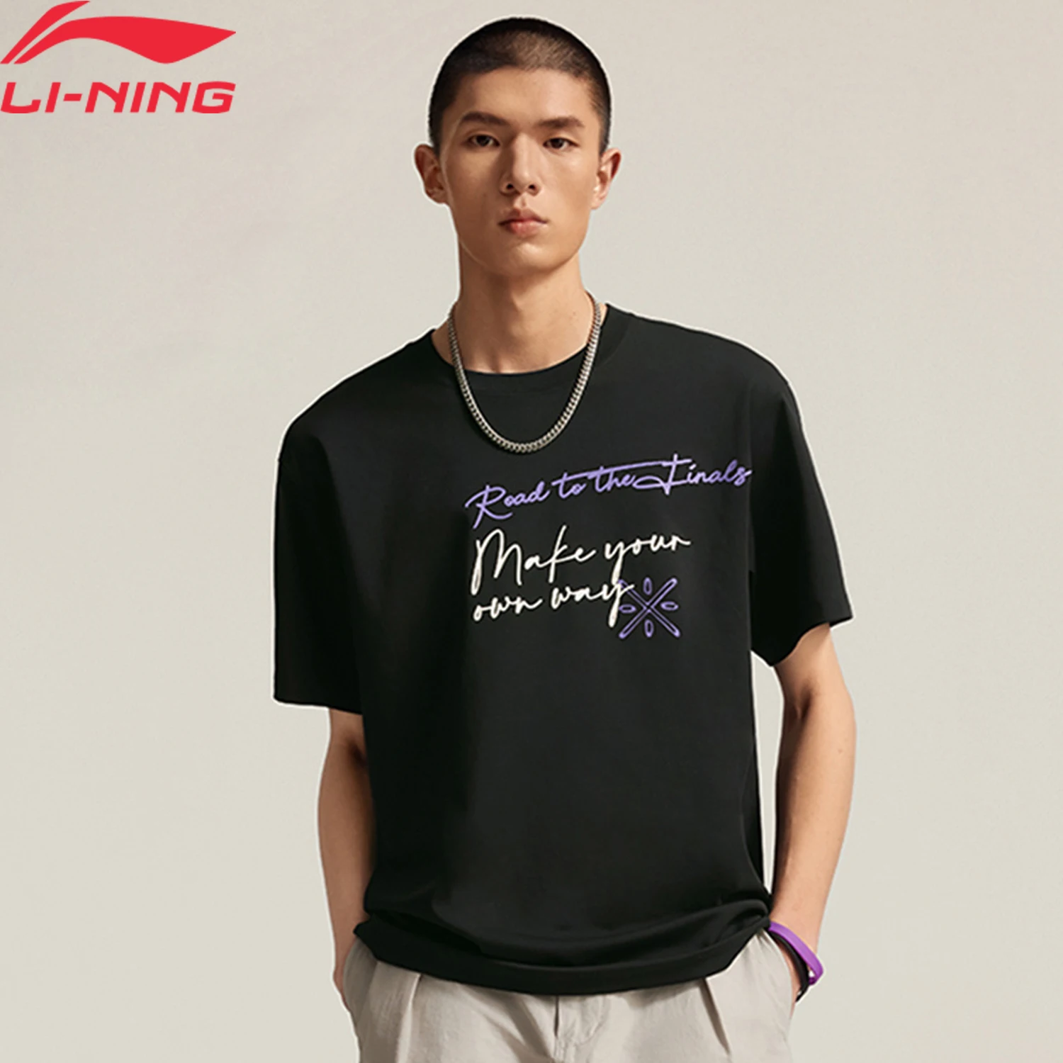 Li-Ning Мужские спортивные футболки Wade 49% полиэстер 46% хлопок 5% эластан свободного покроя удобный пуловер с короткими рукавами на подкладке AHSV017
Li-Ning Мужские спортивные футболки Wade 49% полиэстер 46% хлопок 5% эластан свободного покроя удобный пуловер с короткими рукавами на подкладке AHSV017