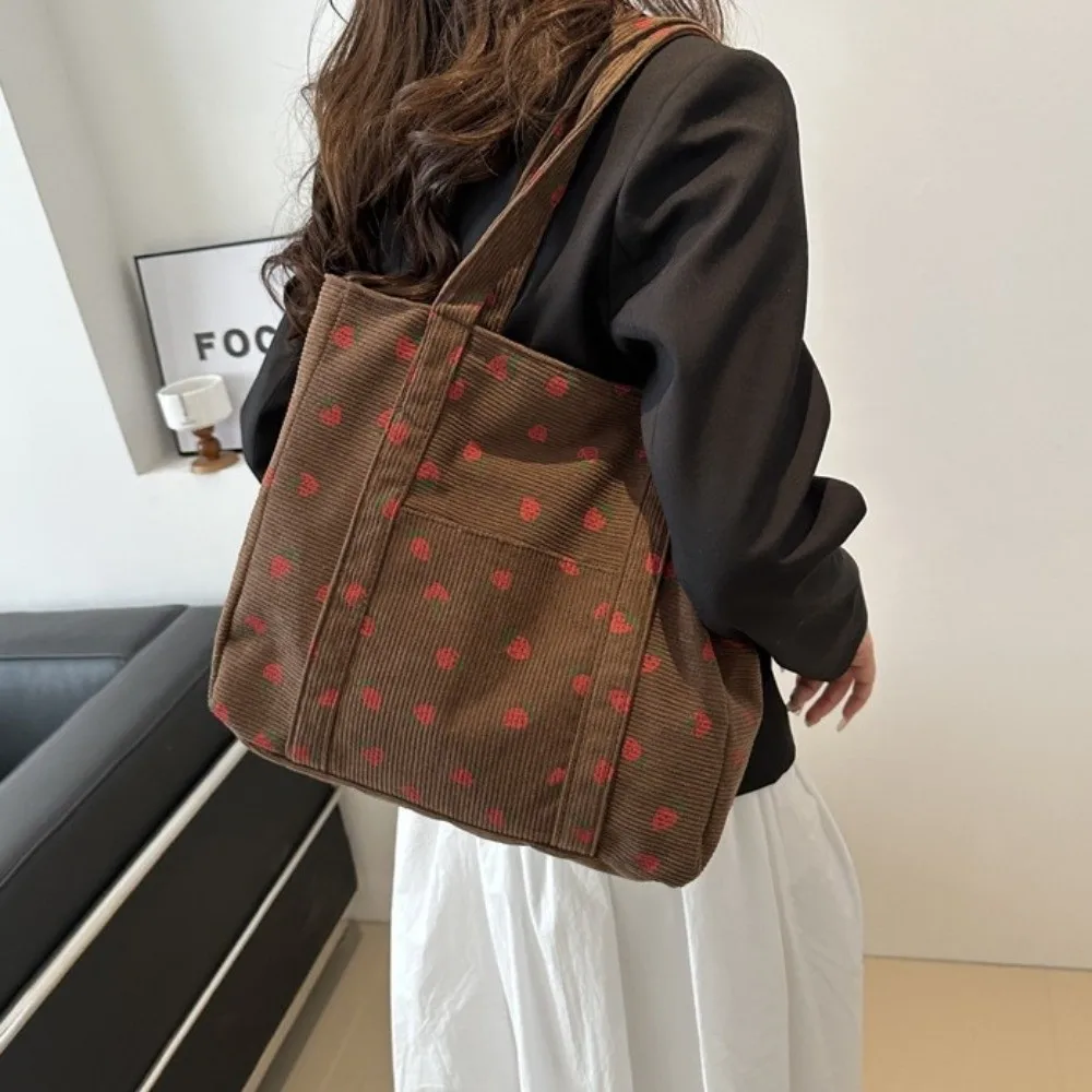 Милая сумка-тоут с клубникой и фруктами, большая вместительная сумка на плечо с фруктами в корейском стиле, тканевая вельветовая сумка с фруктами, уличная одежда
Милая сумка-тоут с клубникой и фруктами, большая вместительная сумка на плечо с фруктами в корейском стиле, тканевая вельветовая сумка с фруктами, уличная одежда