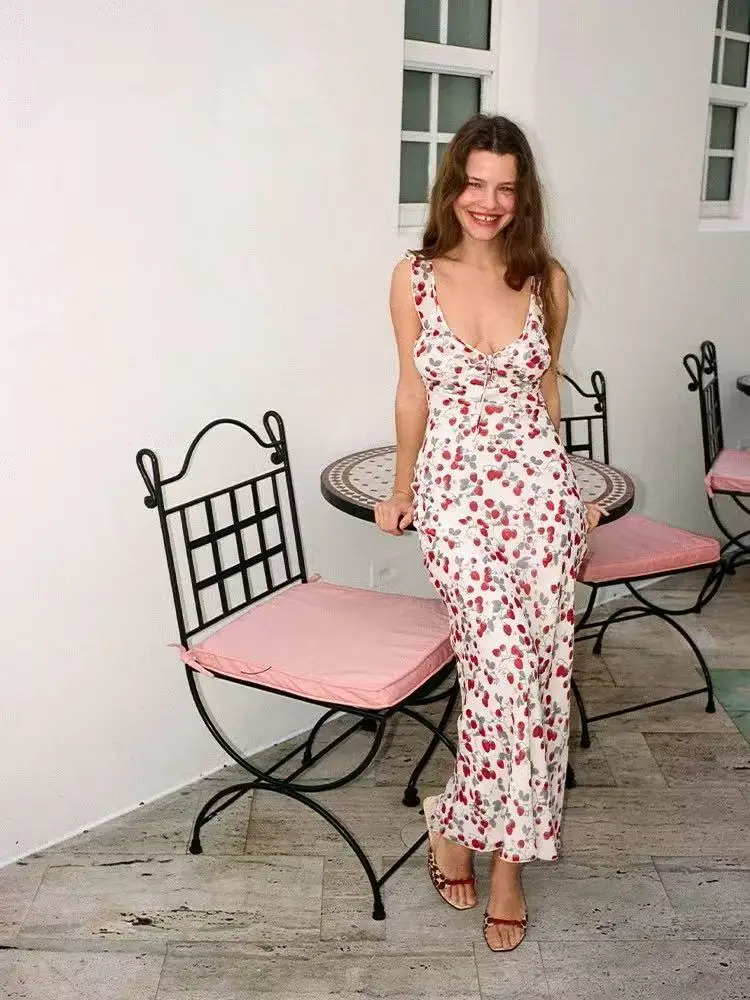 Summer New Style Slim Fit Strawberry Print Vacation Theme Gown Asymmetrical Cut Silk Dress V Neck Long Skirt without Sleeve
Summer New Style Slim Fit Strawberry Print Vacation Theme Gown Asymmetrical Cut Silk Dress V Neck Long Skirt without Sleeve