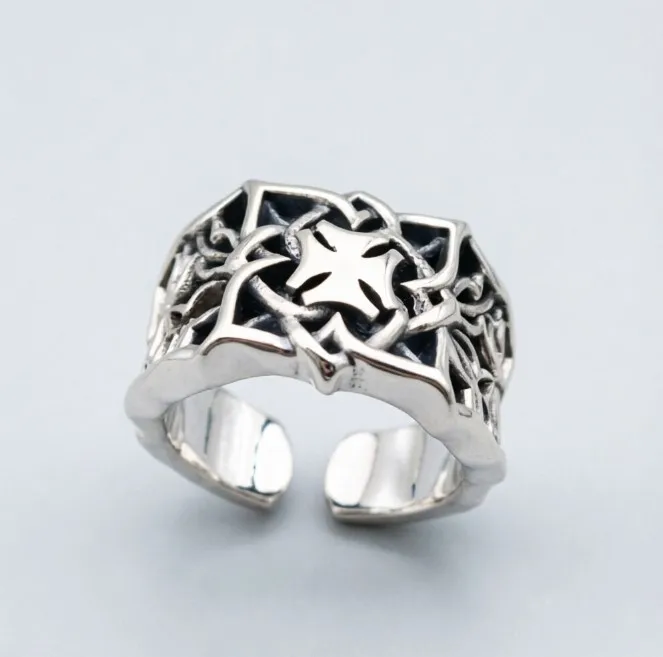 Pure silver European and American cross ring, trendy Thai silver jewelry, handsome temperament, index finger ring
Pure silver European and American cross ring, trendy Thai silver jewelry, handsome temperament, index finger ring