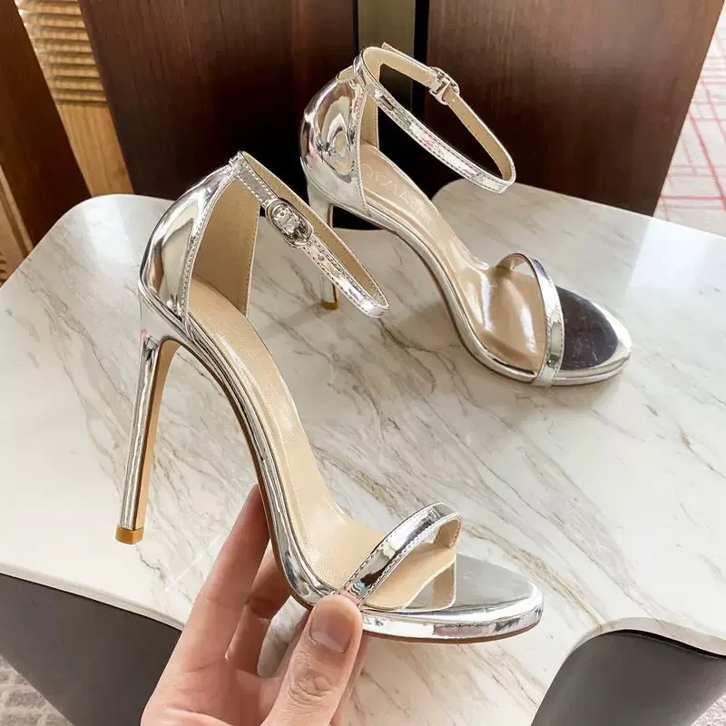 Sandals for women in silver with a straight strap, stunning 2025 new summer French fashion, versatile black high heels for women
Sandals for women in silver with a straight strap, stunning 2025 new summer French fashion, versatile black high heels for women